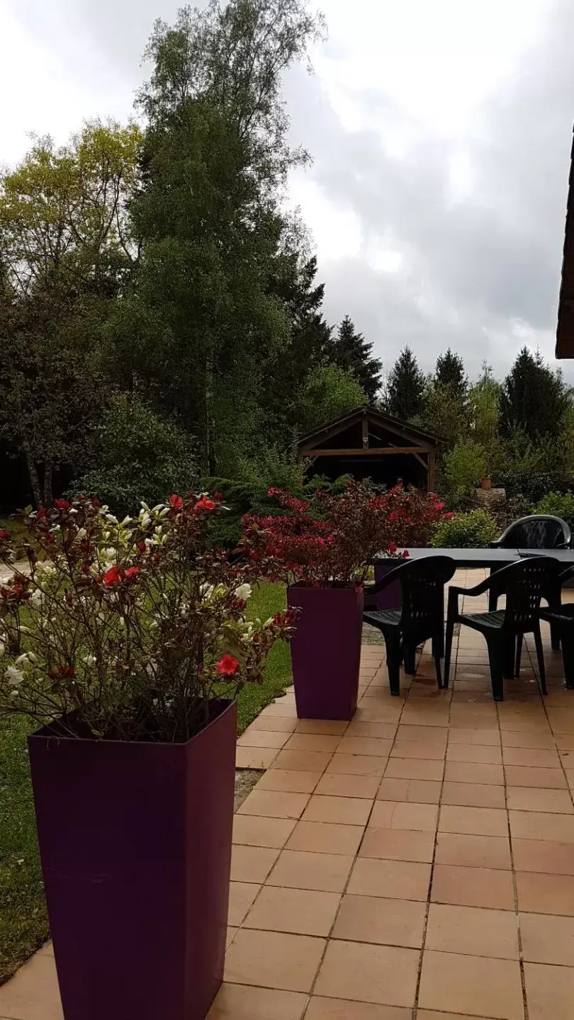 Patio in Le Clos des Écureuils