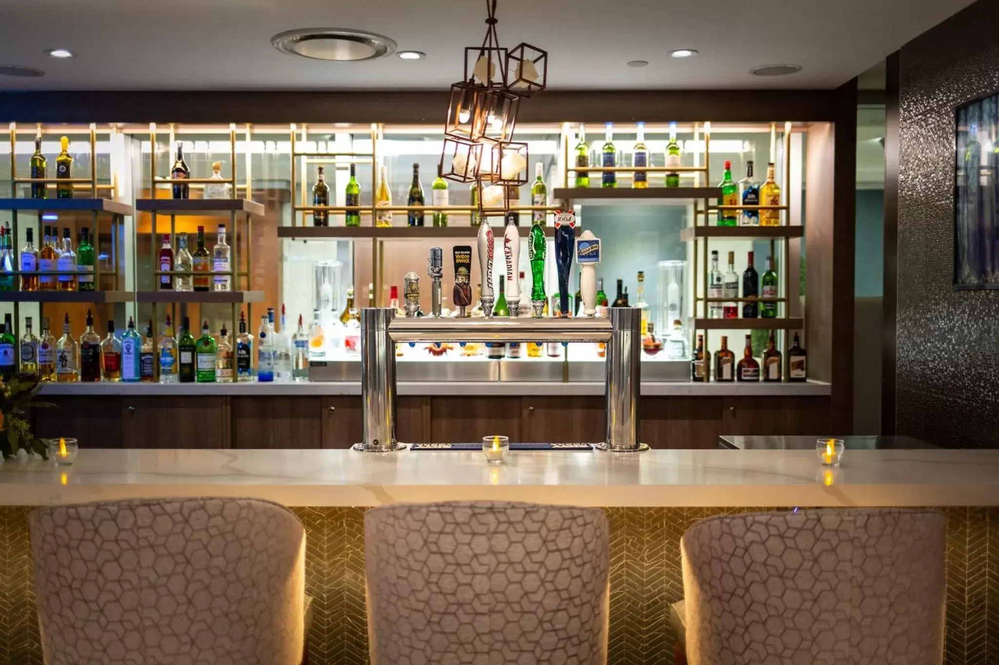 Lounge or bar in Holiday Inn Toronto Downtown Centre by IHG Lounge or bar in Holiday Inn Toronto Downtown Centre by IHG