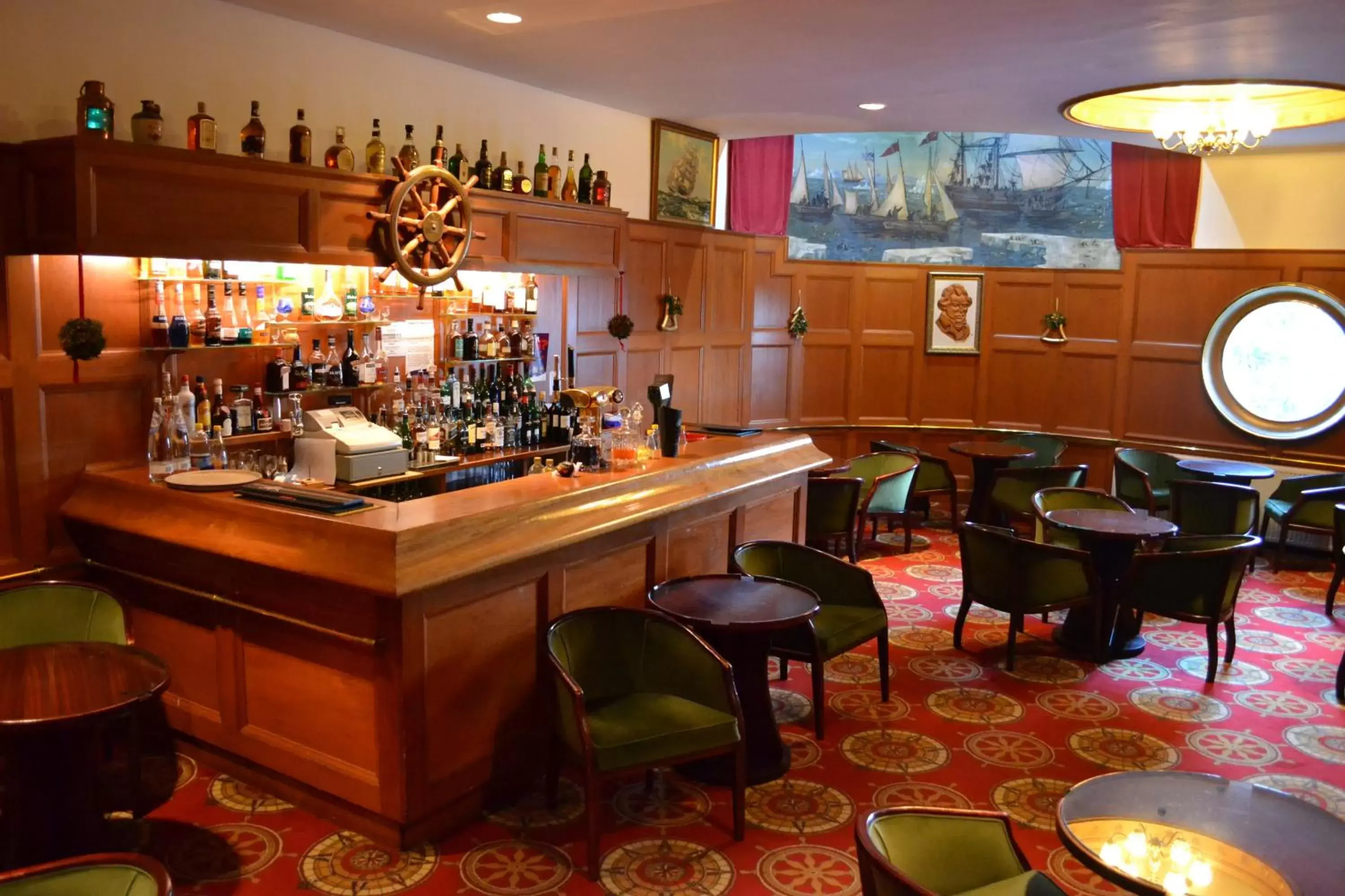Lounge or bar, Lounge/Bar in North West Castle Hotel