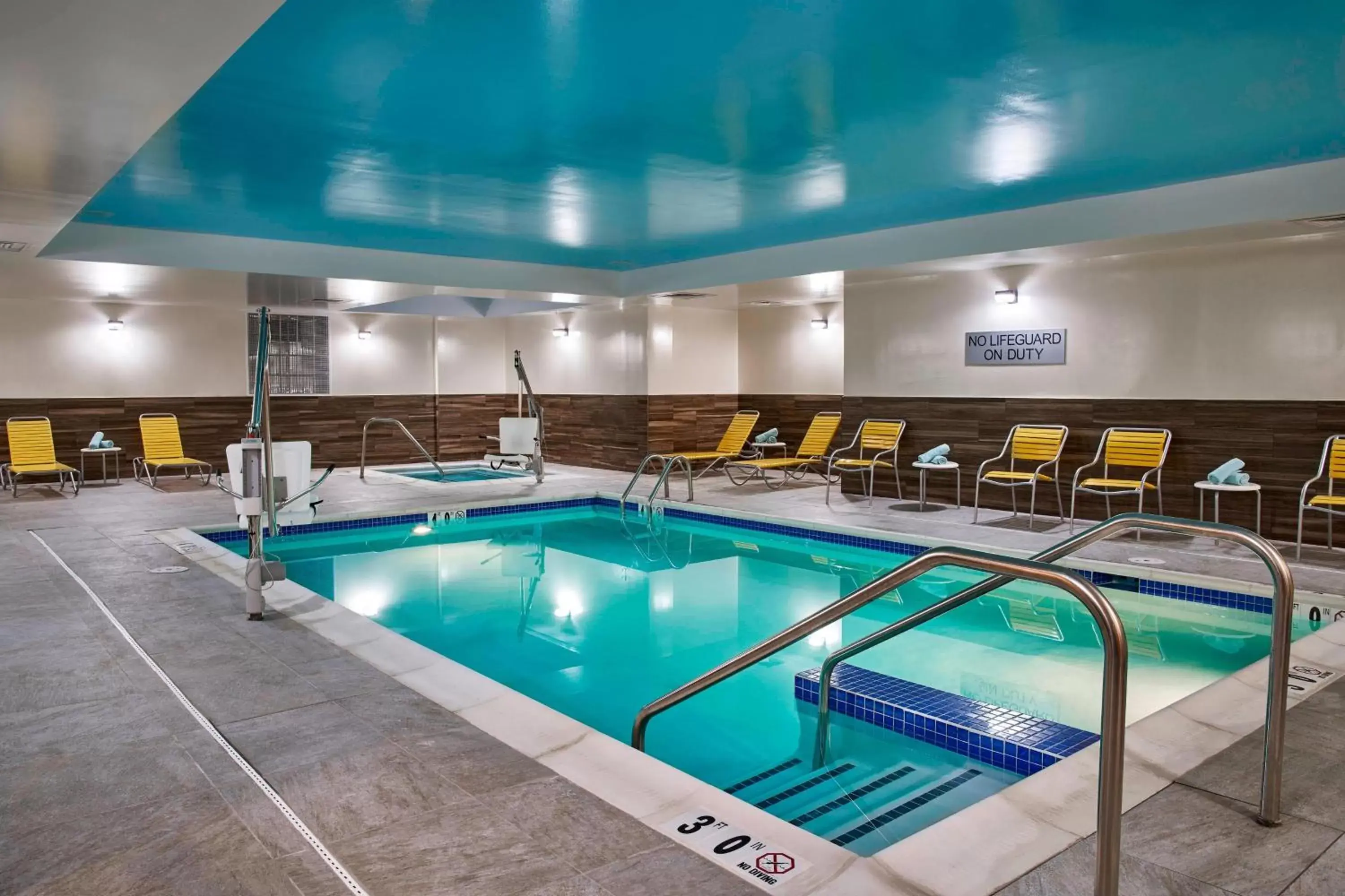 Swimming Pool in Fairfield Inn & Suites by Marriott Alexandria,Virginia