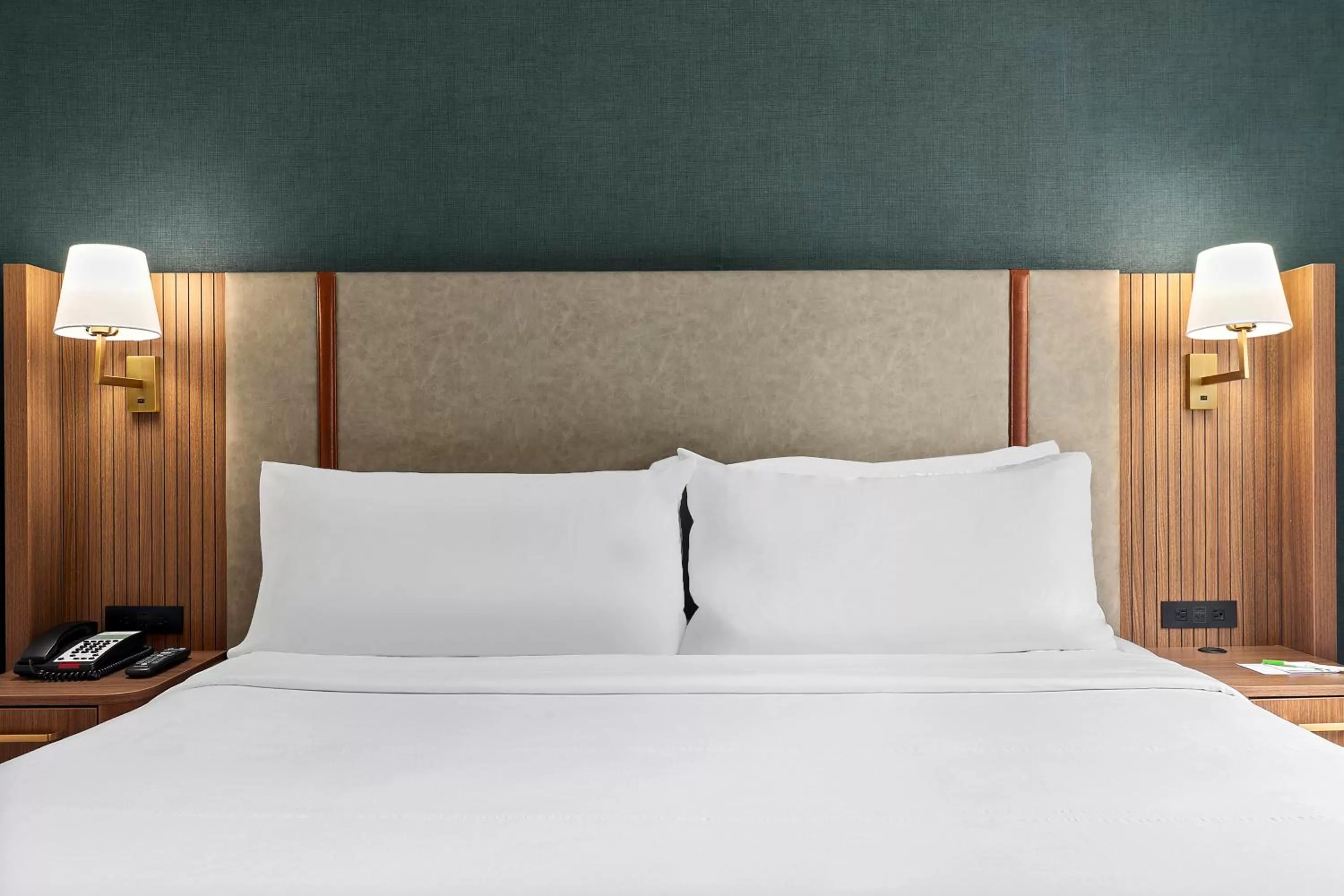 Bed in Holiday Inn Manhattan 6th Ave - Chelsea by IHG