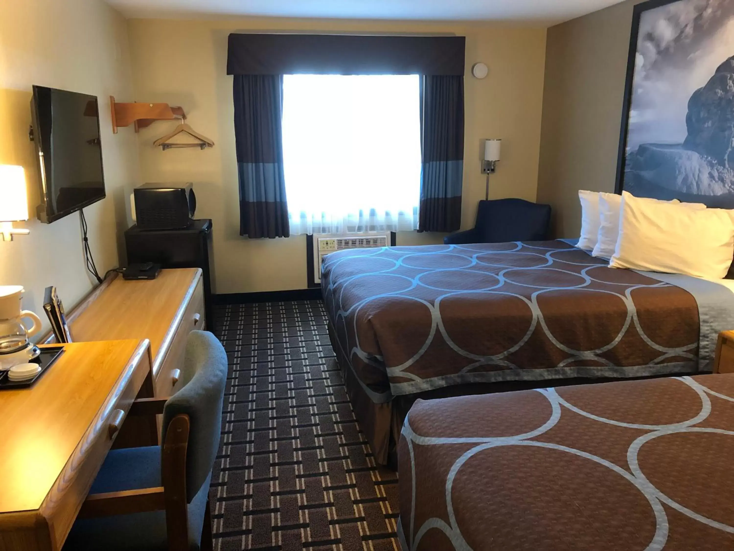 Photo of the whole room, Bed in Super 8 by Wyndham Carson City