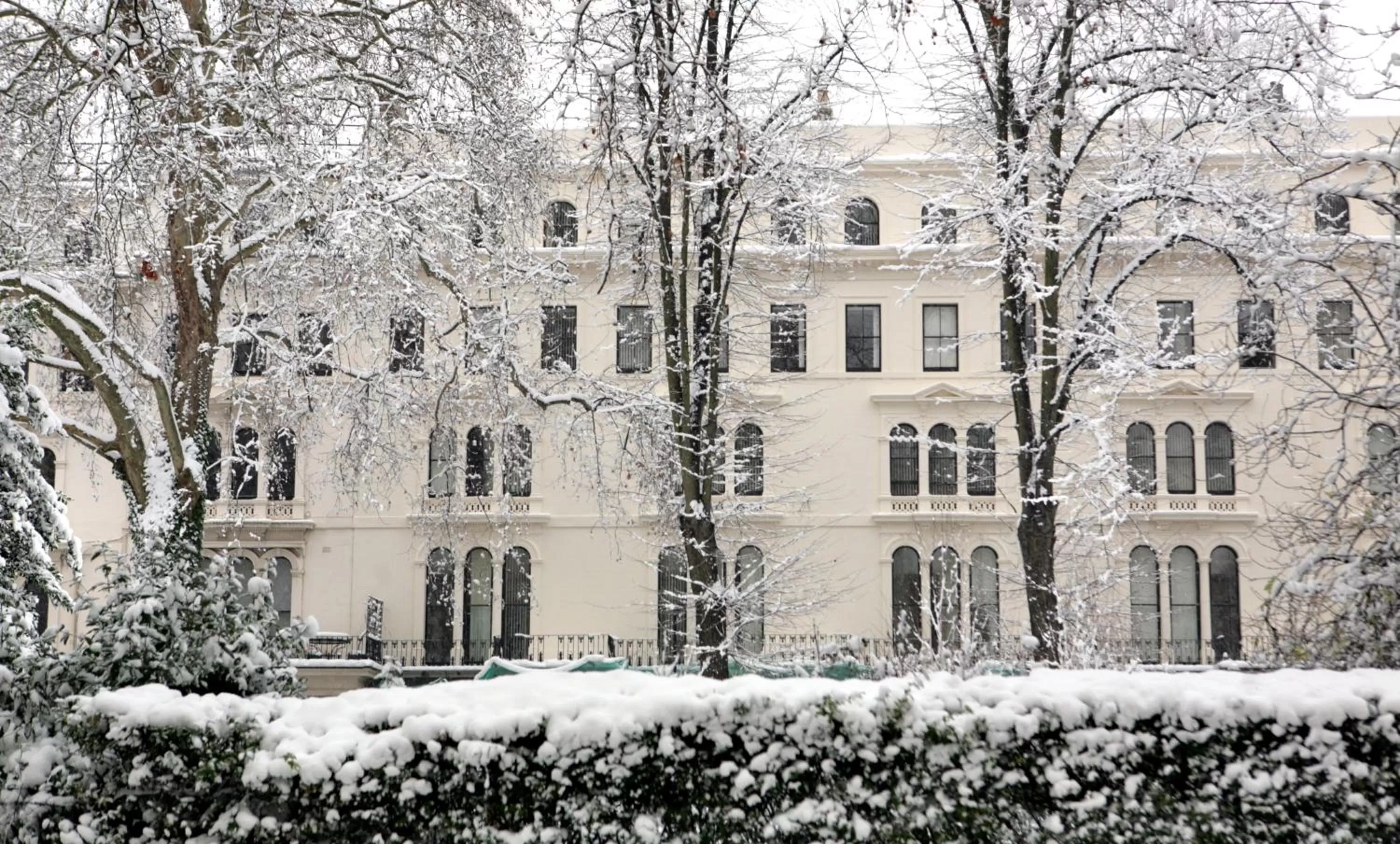 Facade/entrance in London House Hotel