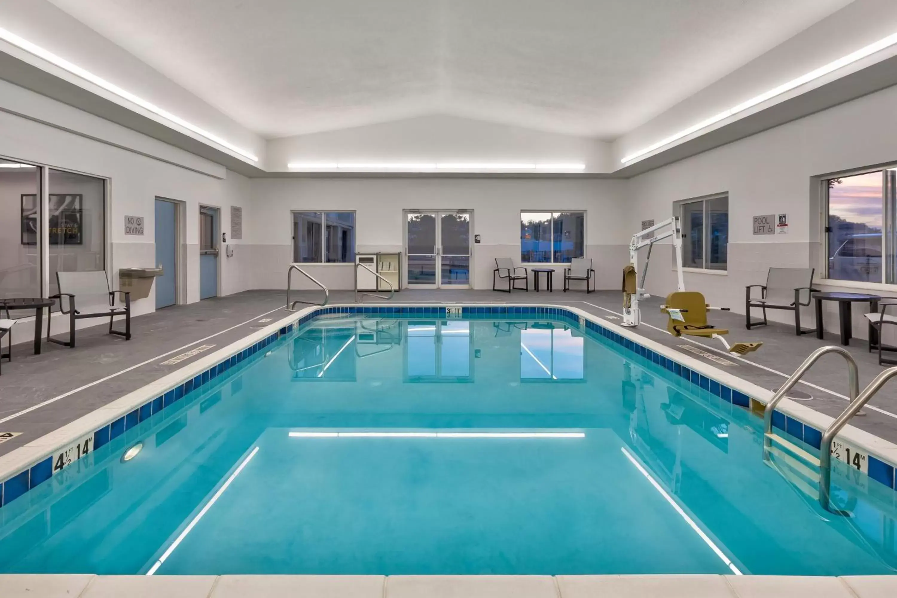Swimming Pool in Staybridge Suites Pittsburgh Airport, an IHG Hotel