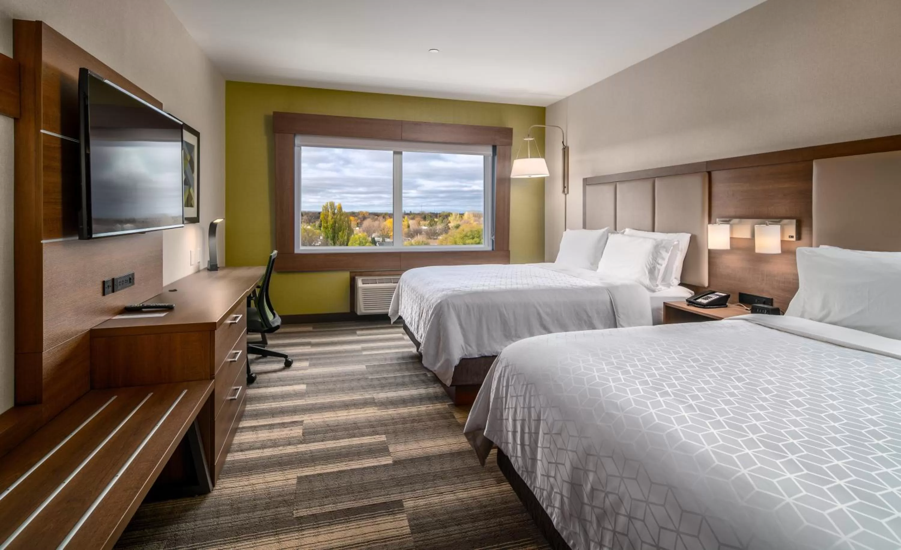 Photo of the whole room, Bed in Holiday Inn Express & Suites - Brandon by IHG