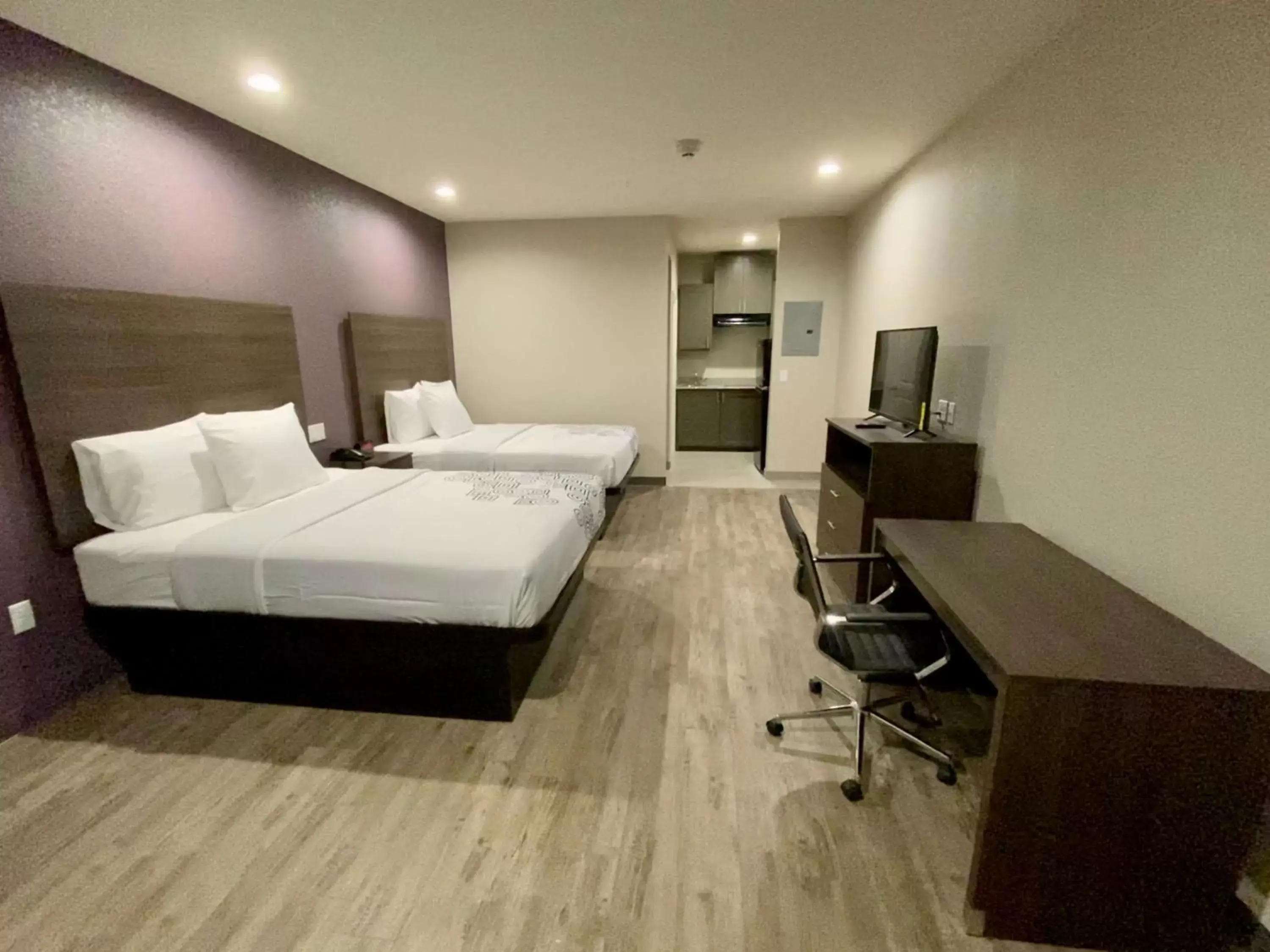 Photo of the whole room in SureStay Plus Hotel by Best Western Ada