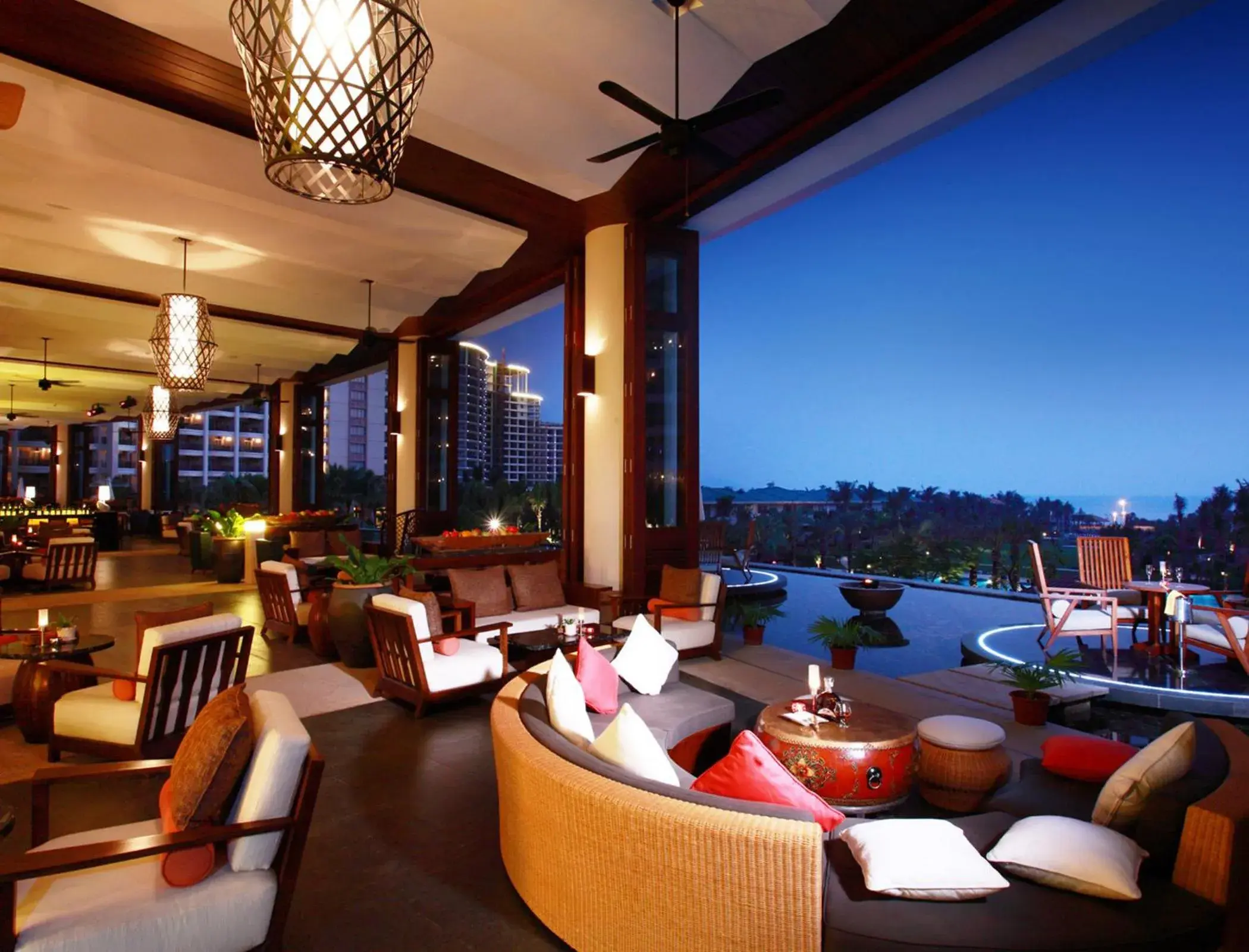 Lounge or bar in Howard Johnson Resort Sanya Bay Lounge or bar in Howard Johnson Resort Sanya Bay