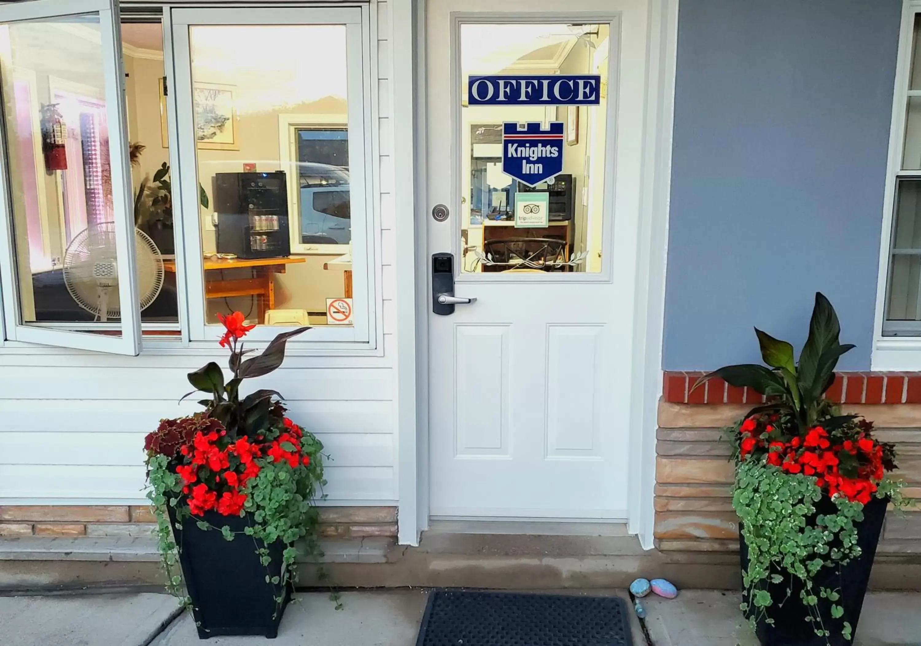 Lobby or reception in Knights Inn Colonial Fireside Inn Lobby or reception in Knights Inn Colonial Fireside Inn