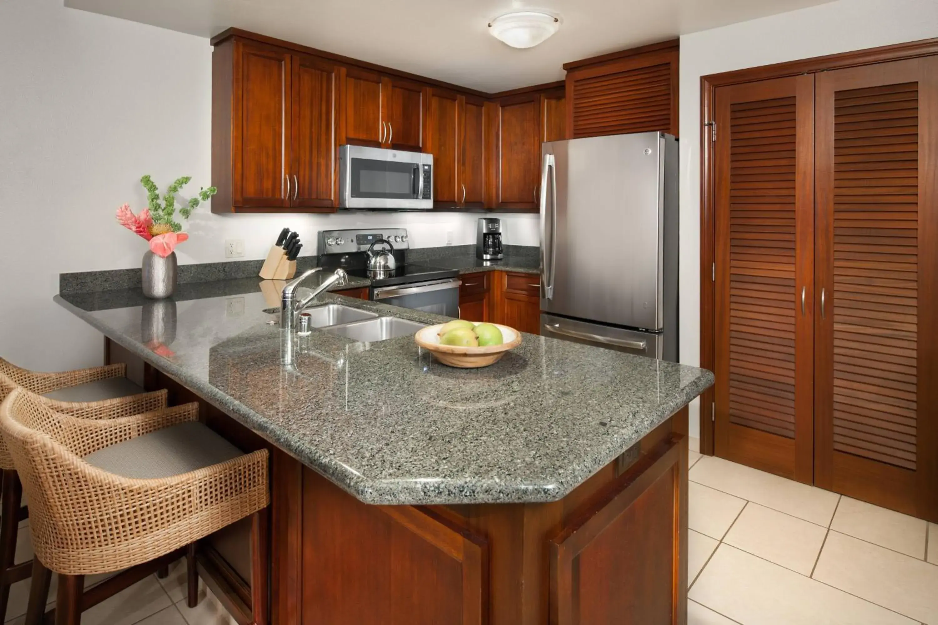 Kitchen or kitchenette, Kitchen/Kitchenette in Marriott's Maui Ocean Club  - Lahaina & Napili Towers