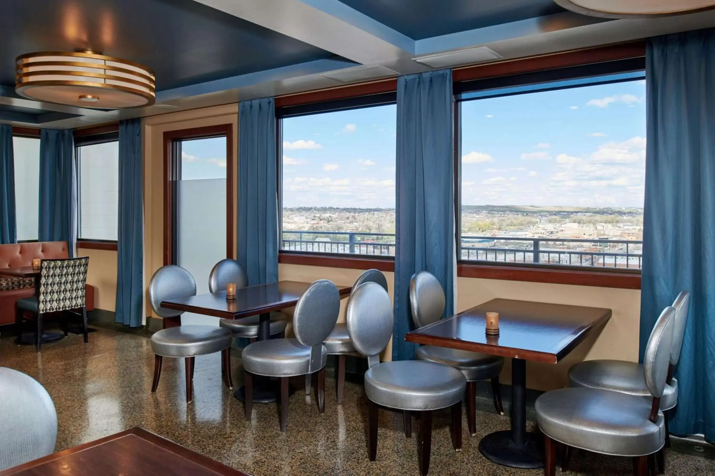 Lounge or bar in Hotel Alex Johnson Rapid City, Curio Collection by Hilton