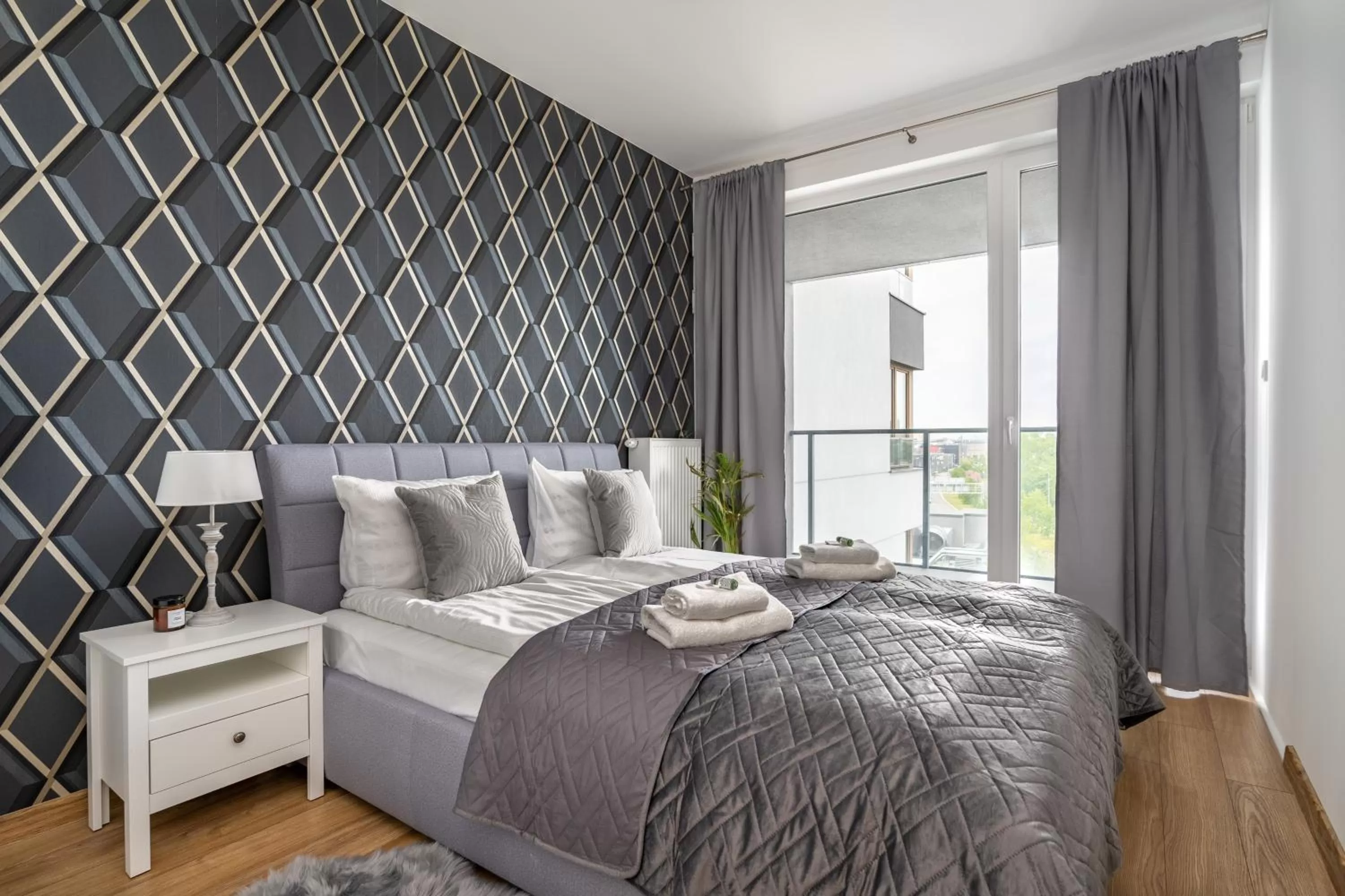 Bed in Symphony Modern Tower Apartamenty