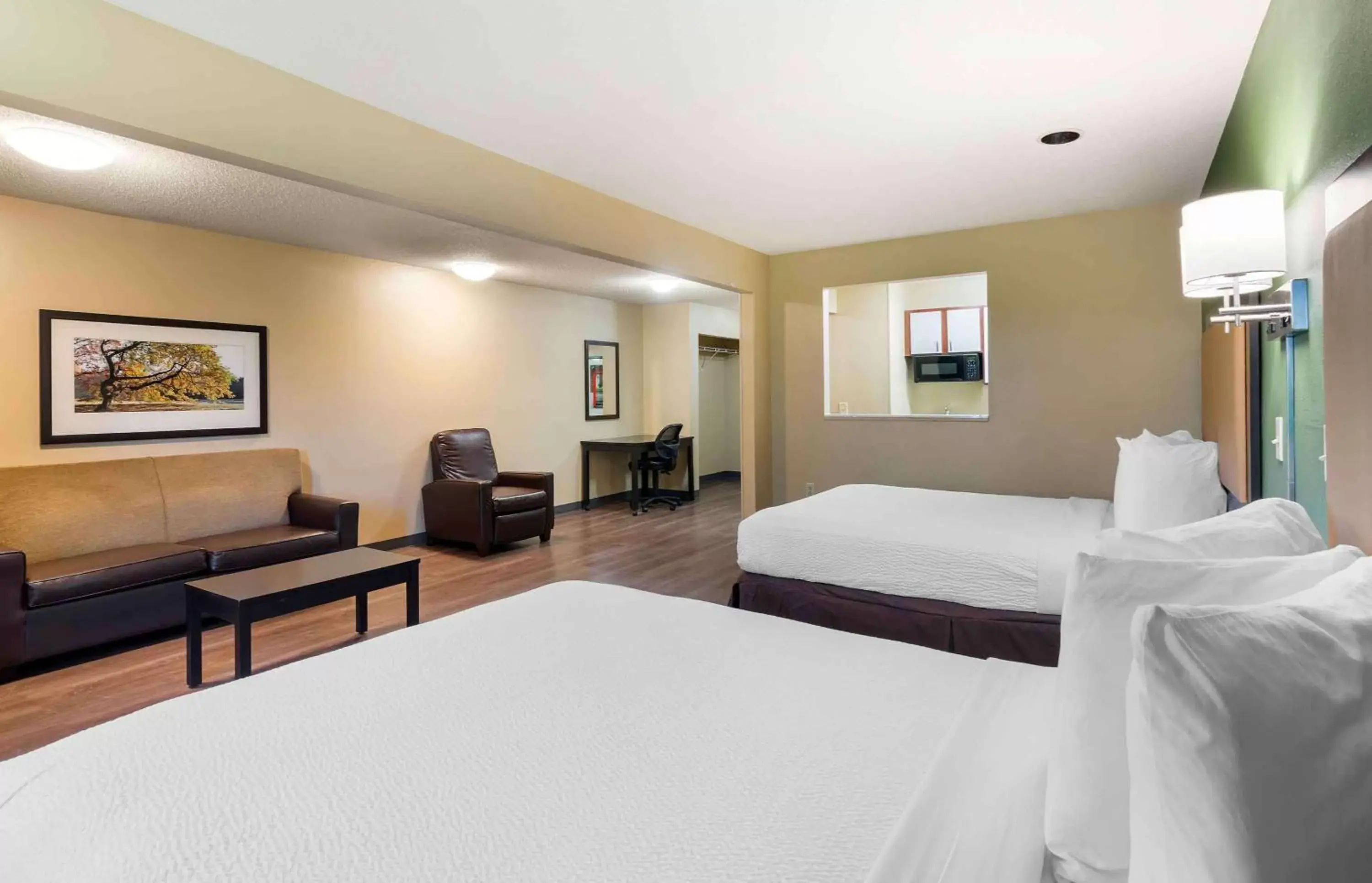 Bedroom, Bed in Extended Stay America Suites - St Louis - Earth City