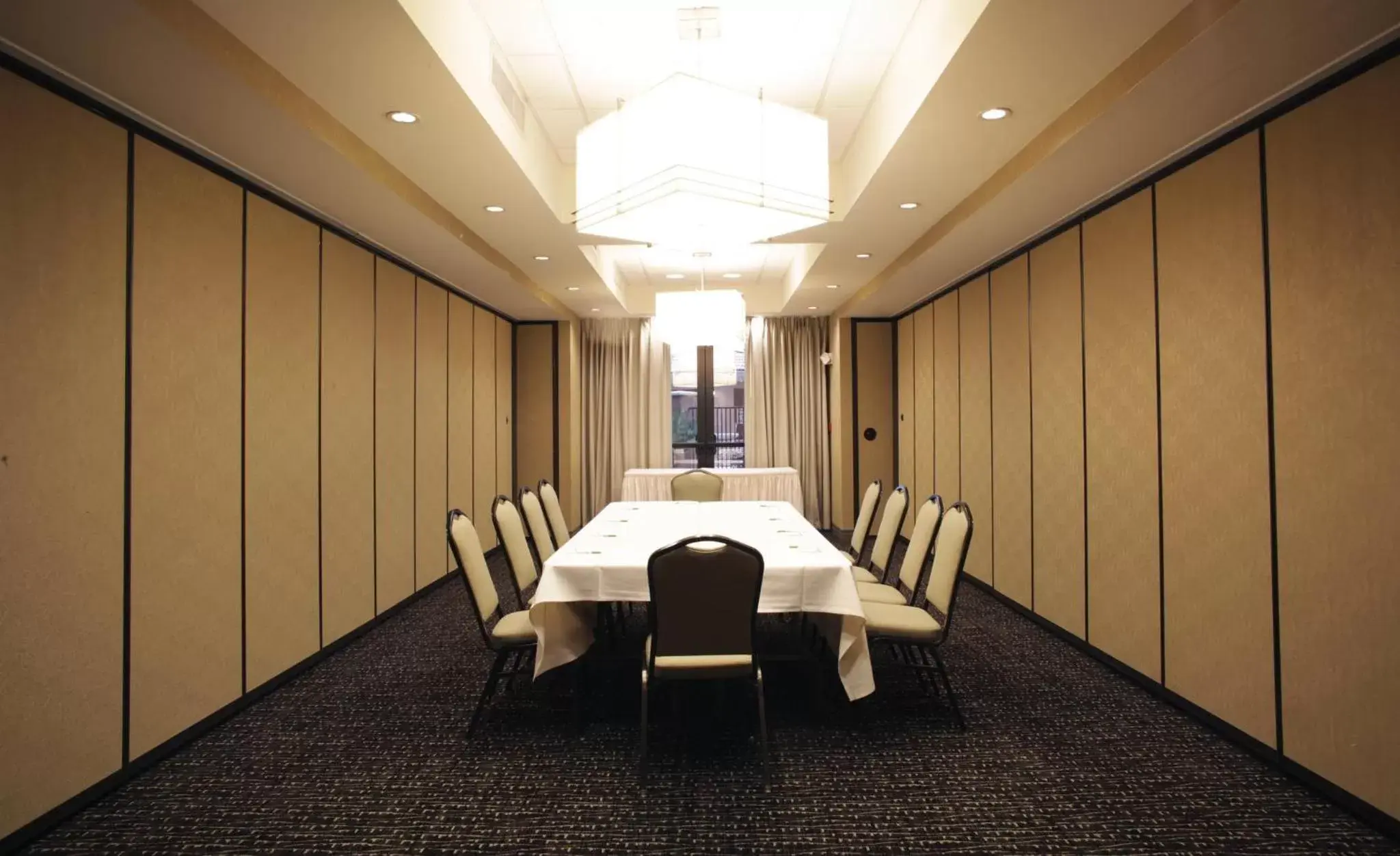 Meeting/conference room in Holiday Inn Phoenix/Chandler, an IHG Hotel