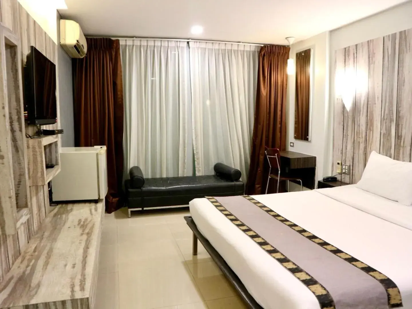 Bedroom in Swana Bangkok Hotel