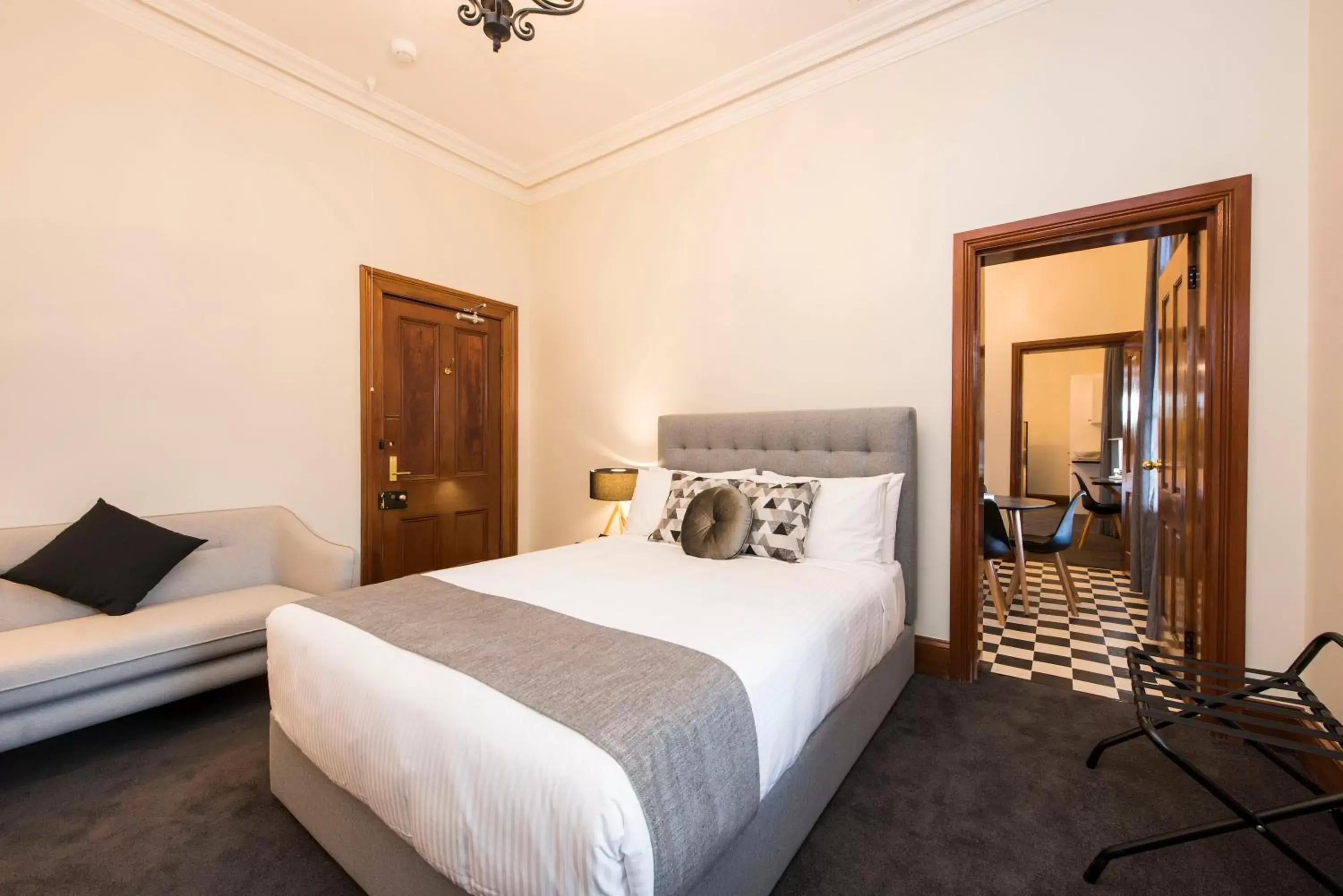 Bedroom, Bed in The Parkview Hotel Mudgee