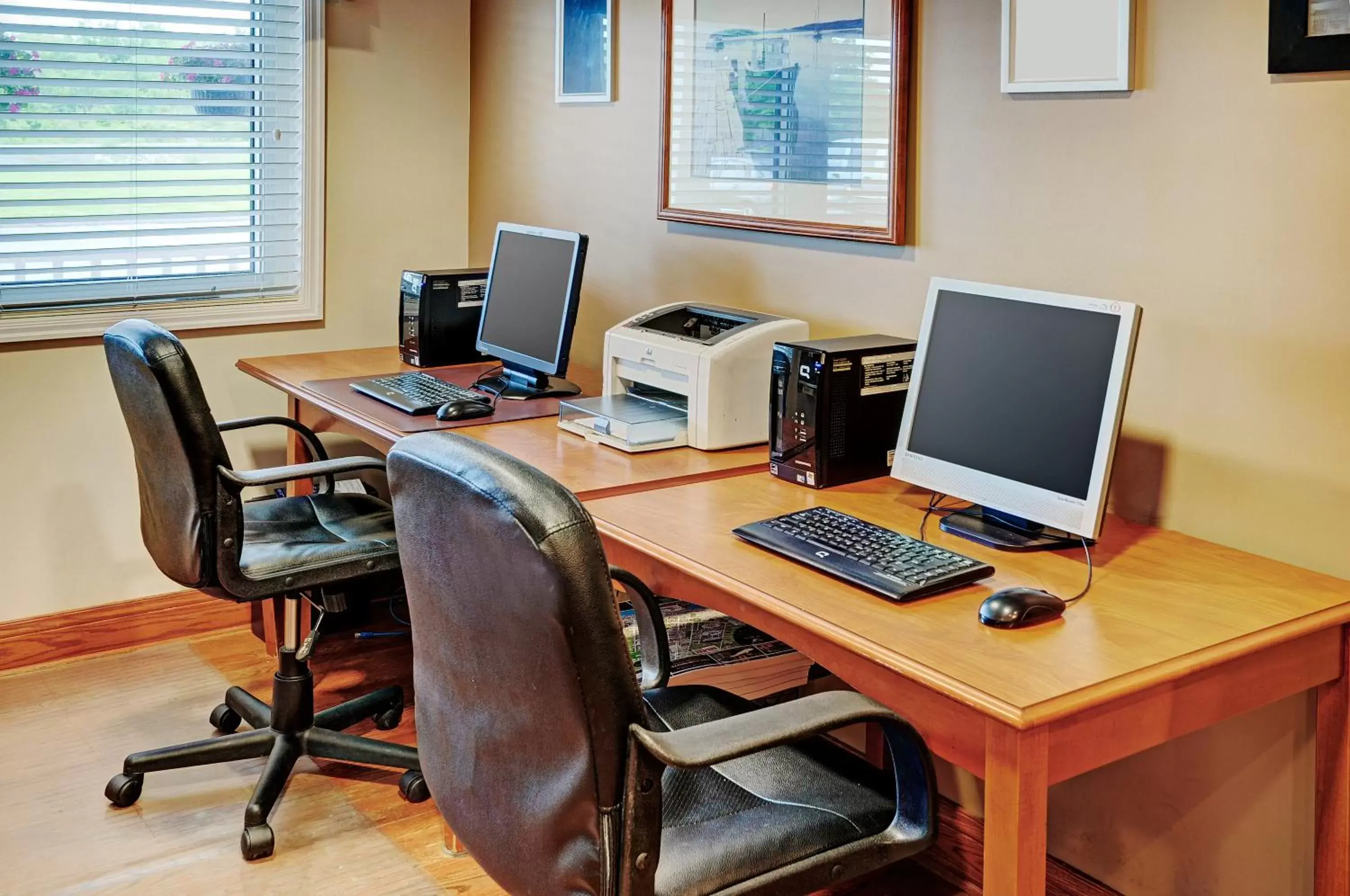 Business facilities, Business Area/Conference Room in Coastal Inn Halifax - Bayers Lake