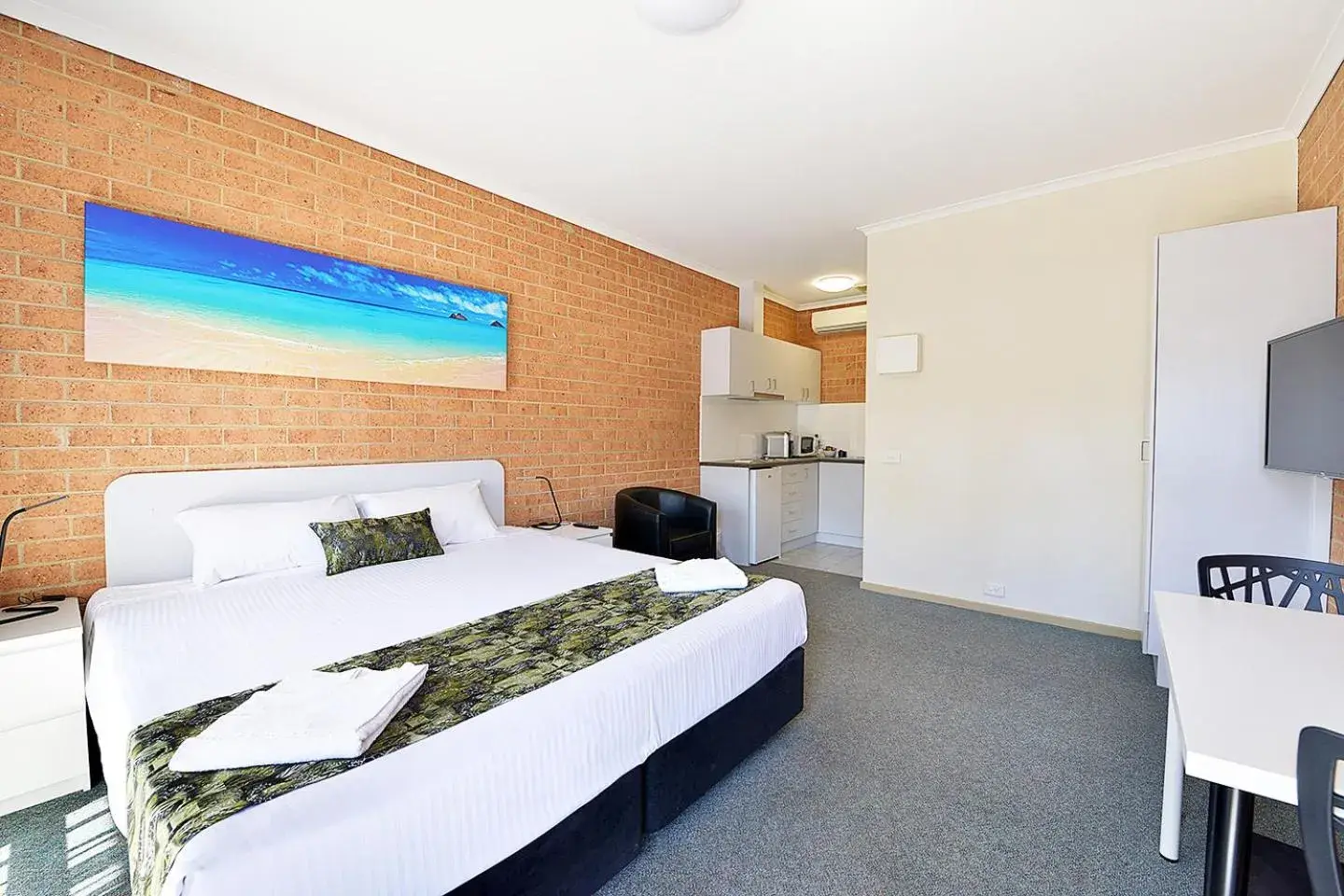 Photo of the whole room, Room Photo in Cranbourne Motor Inn