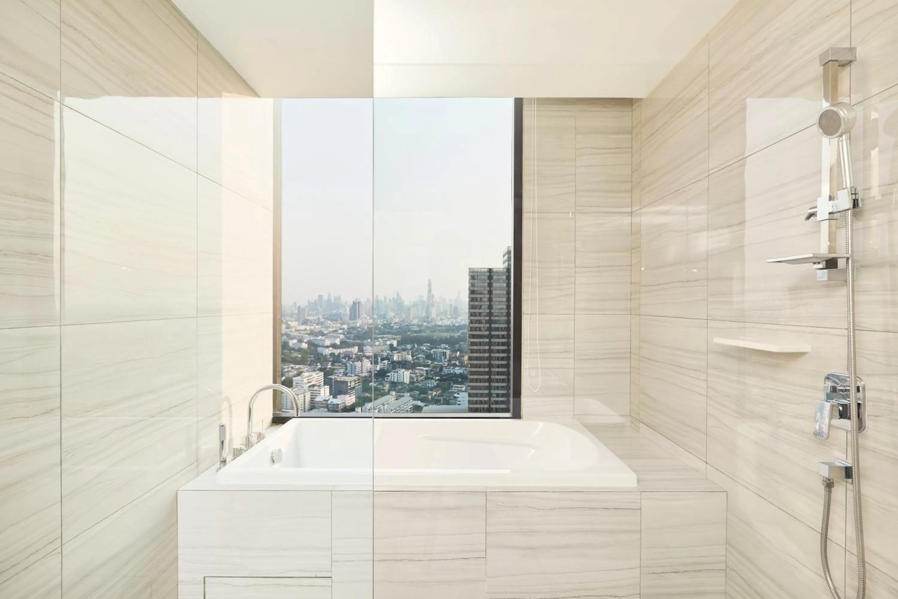 Bath in The Quarter Ari by UHG