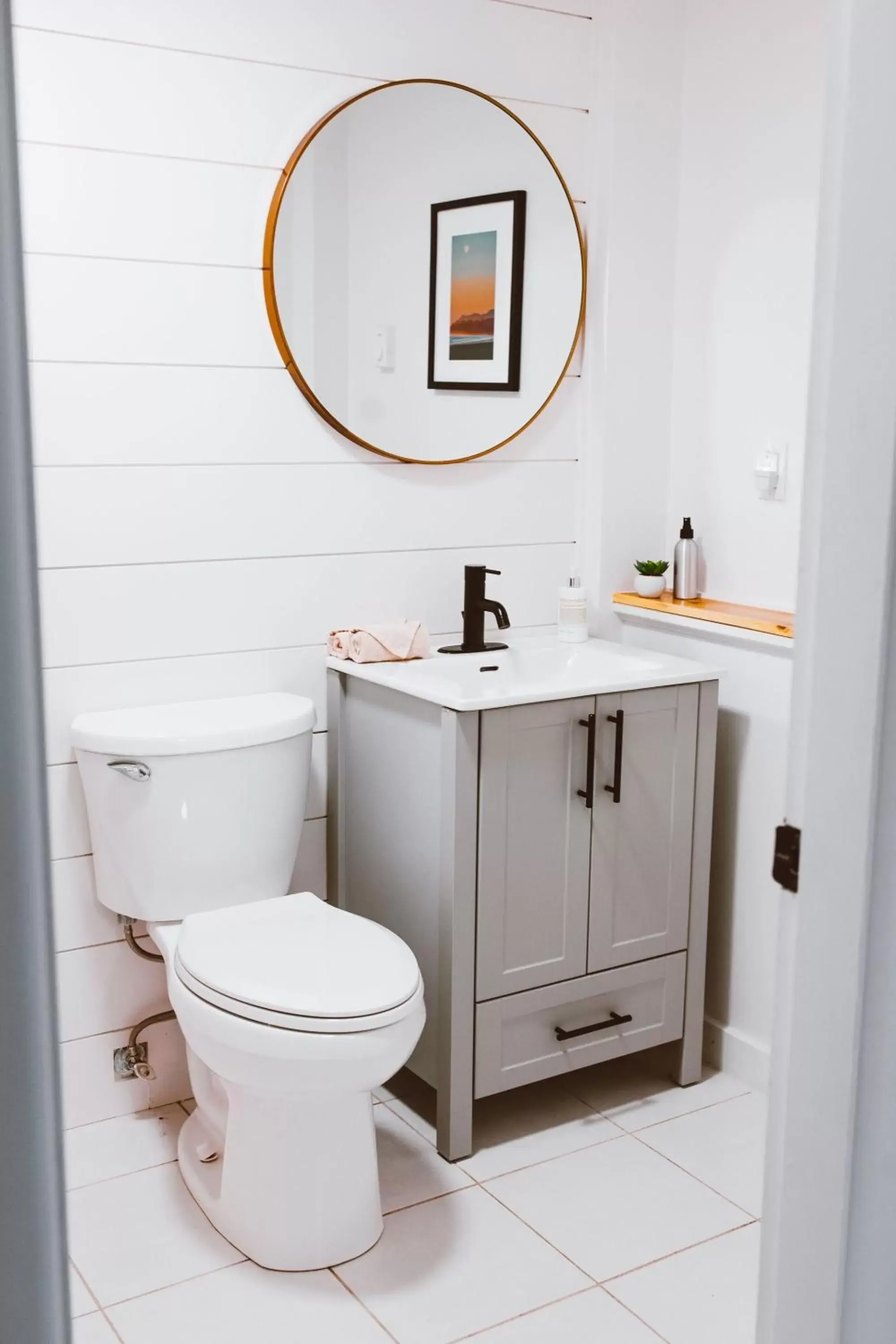 Bathroom in The Shoreline Tofino