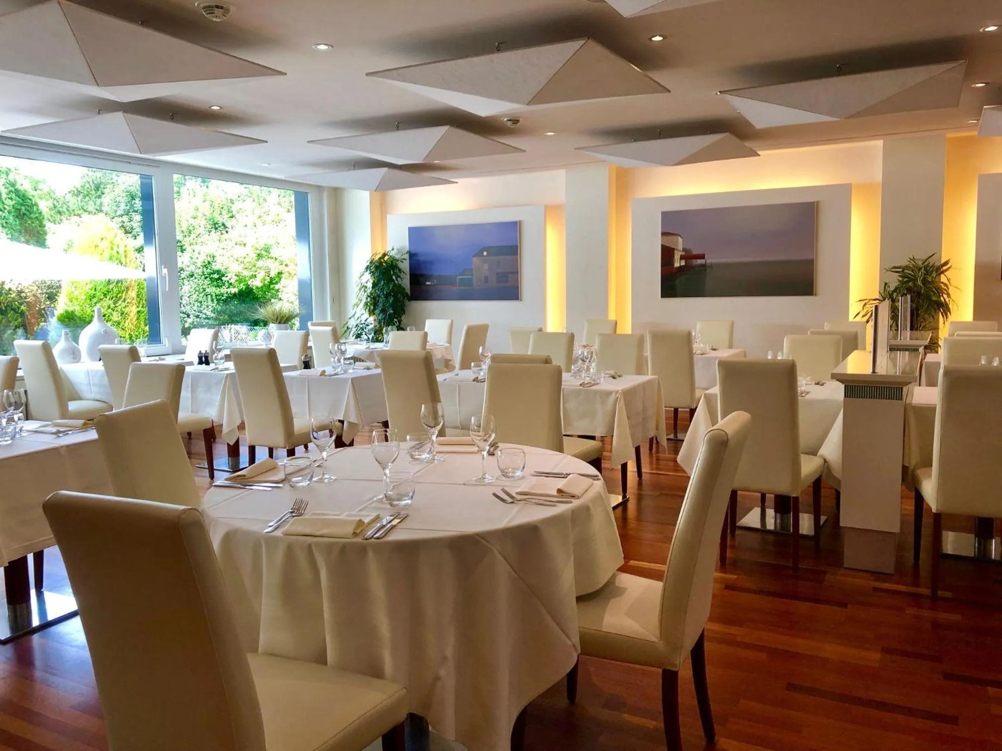 Restaurant/places to eat in Hôtel la Prairie