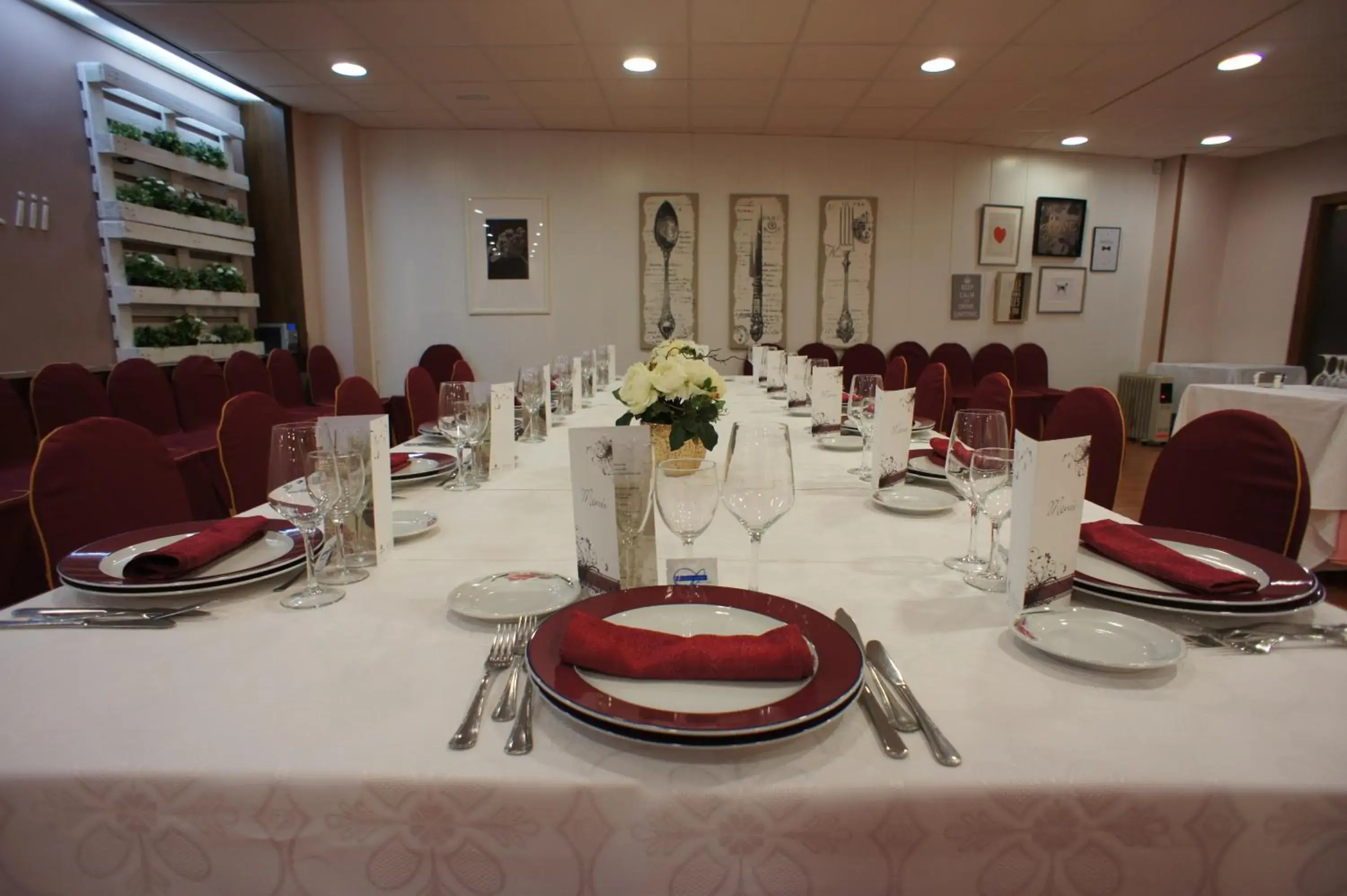 Banquet/Function facilities, Restaurant/Places to Eat in Hotel Montermoso