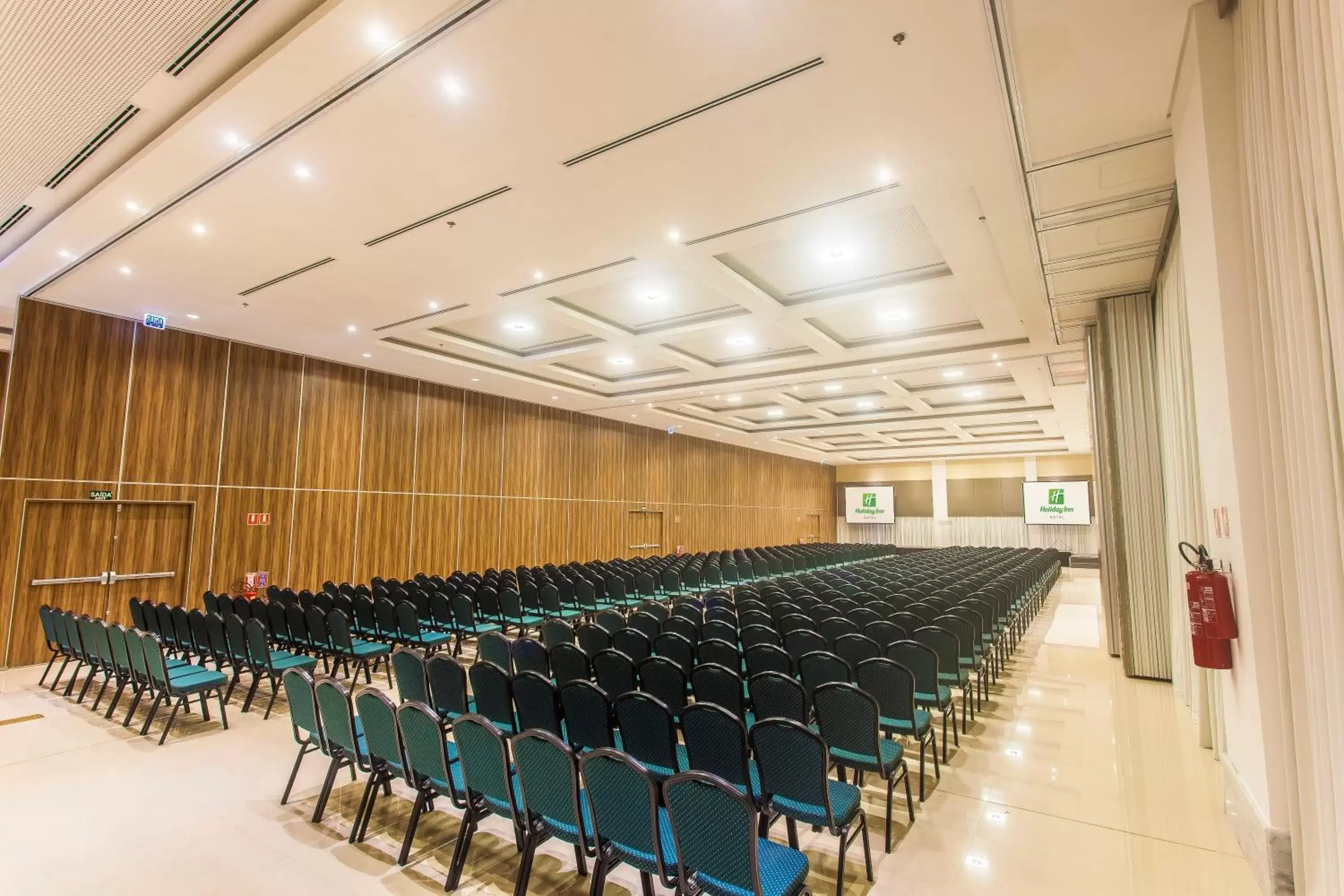 Meeting/conference room in Holiday Inn Natal, an IHG Hotel