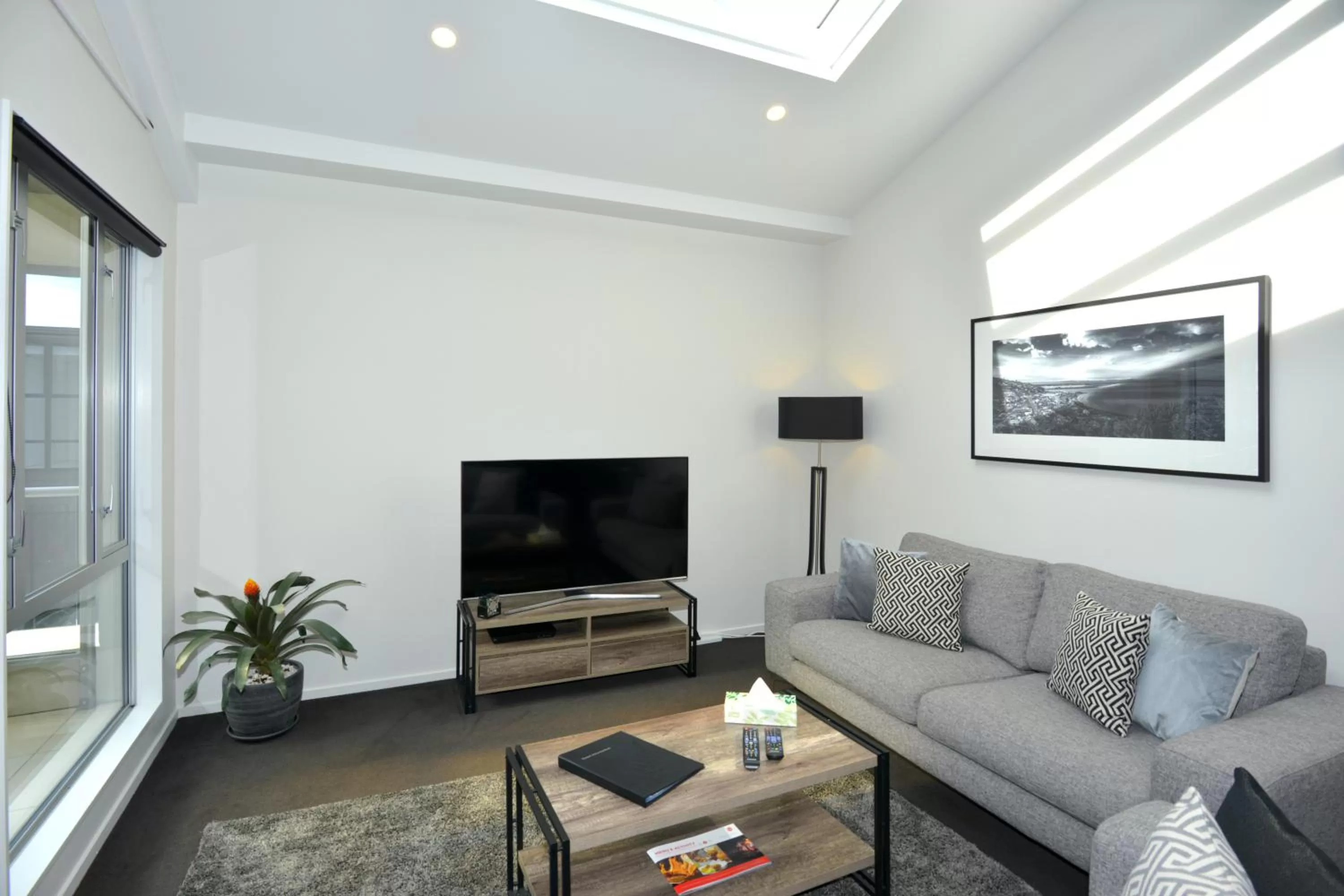 TV and multimedia in Southwark Hotel & Apartments