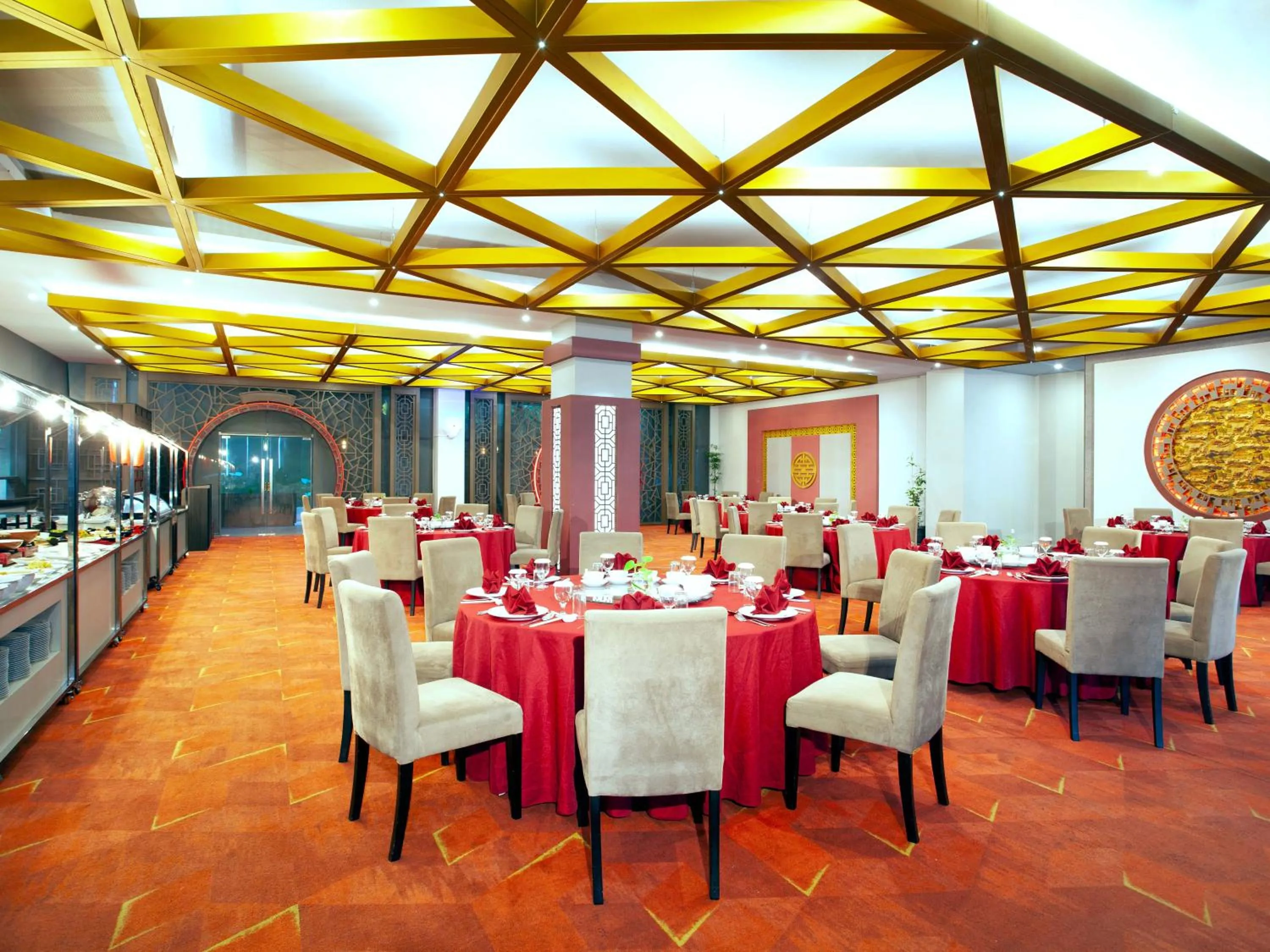 Restaurant/places to eat in Platinum Hotel & Convention Hall Balikpapan