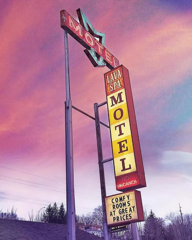 Facade/entrance in Lava Spa Motel & RV