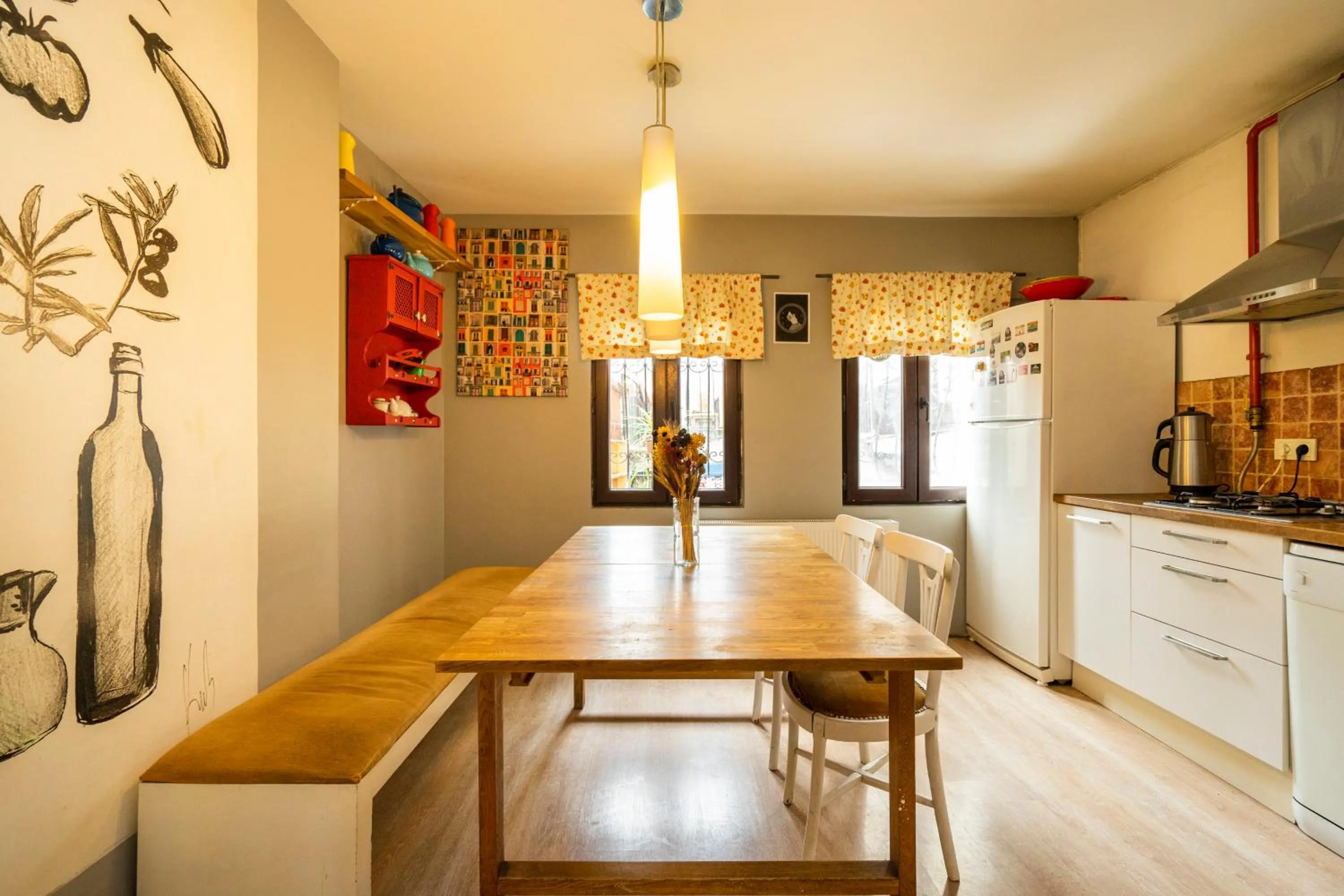 Communal kitchen in Taksim Alya Suites