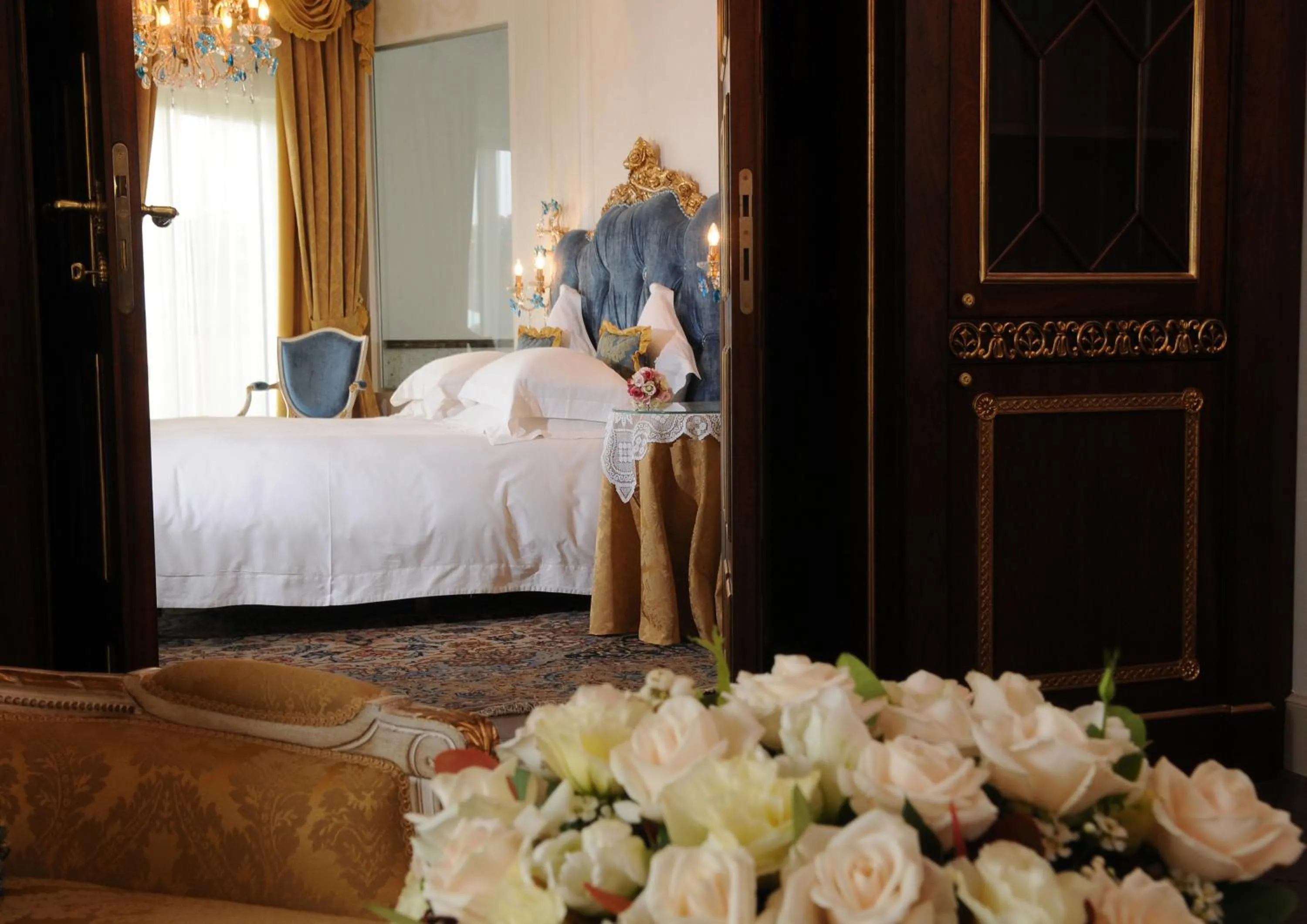 Lake view, Bed in Villa e Palazzo Aminta - A Leading Hotel of The World