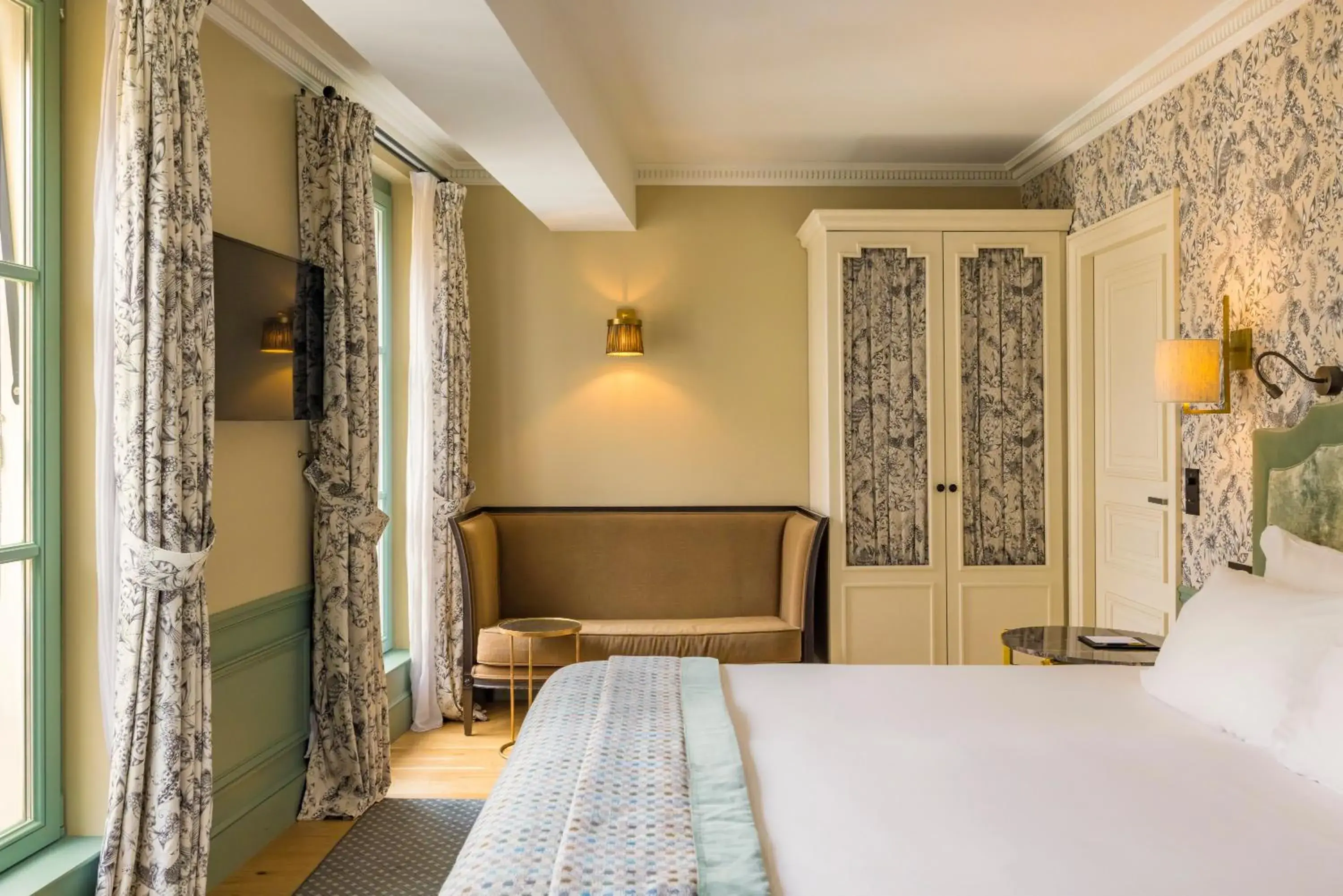 Bedroom, Bed in Pavillon Faubourg Saint-Germain & Spa