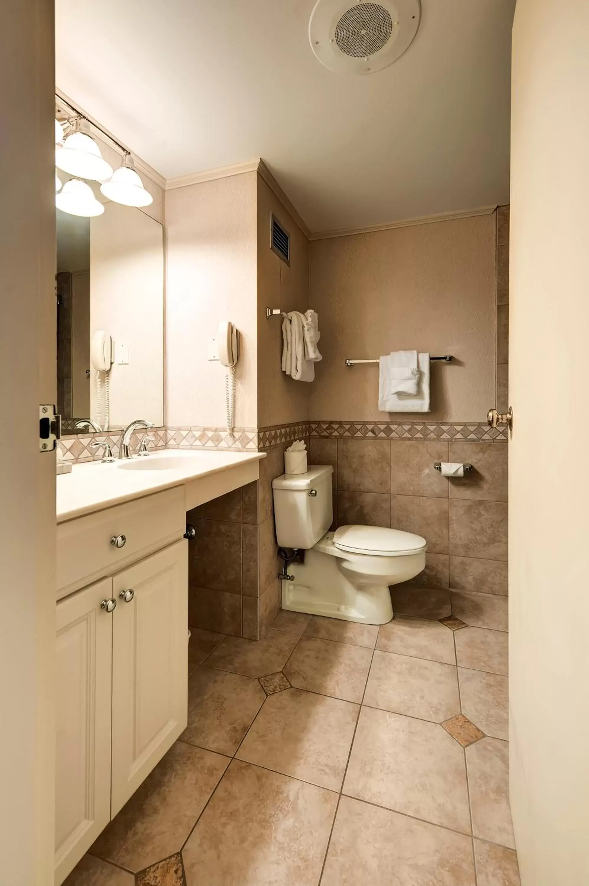 Shower, Bathroom in Sitzmark Lodge