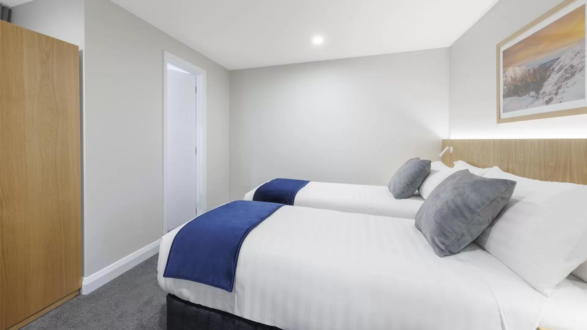 Bed in Oaks Queenstown Shores Resort