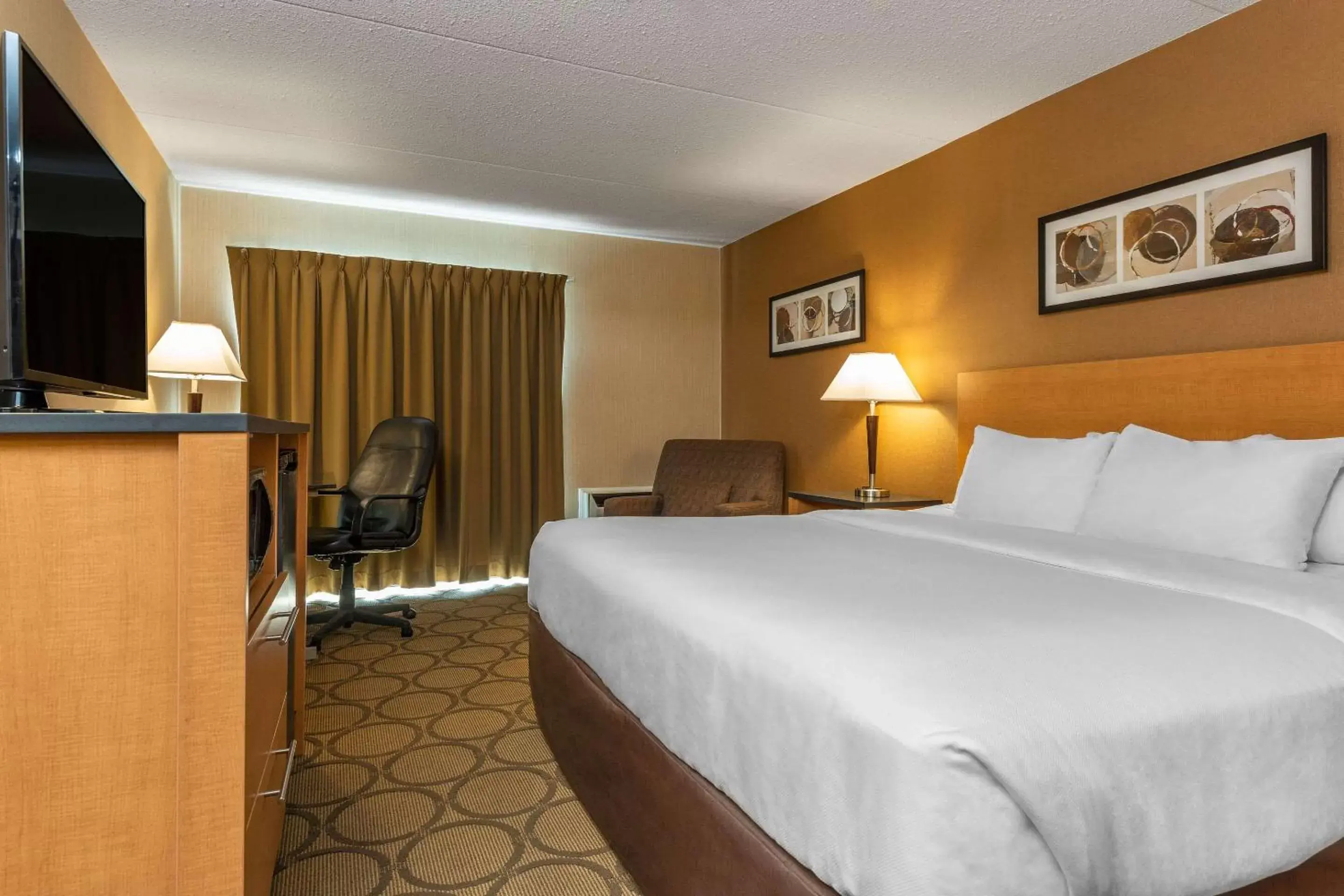 Photo of the whole room, Bed in Comfort Inn Edmundston