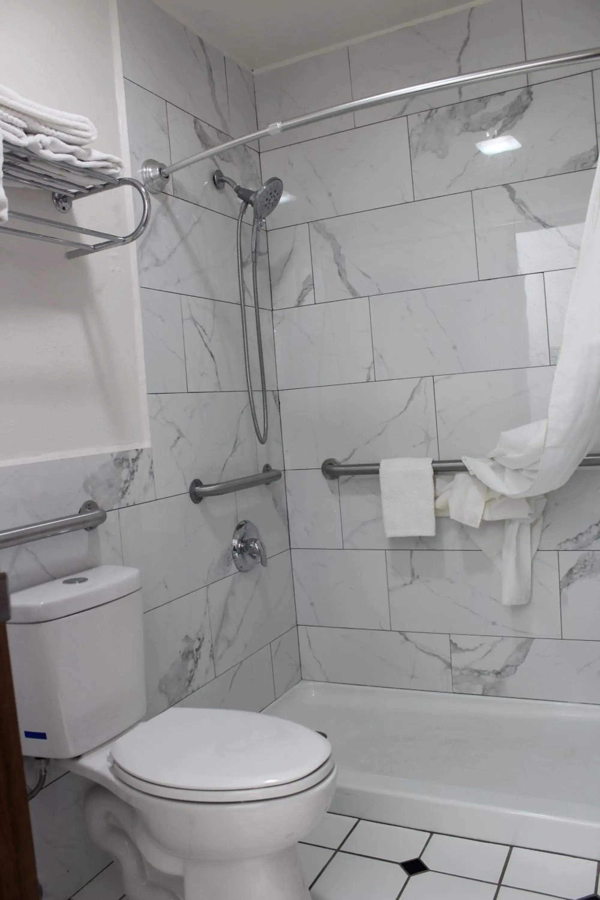 Shower, Bathroom in Rodeway Inn Tucumcari