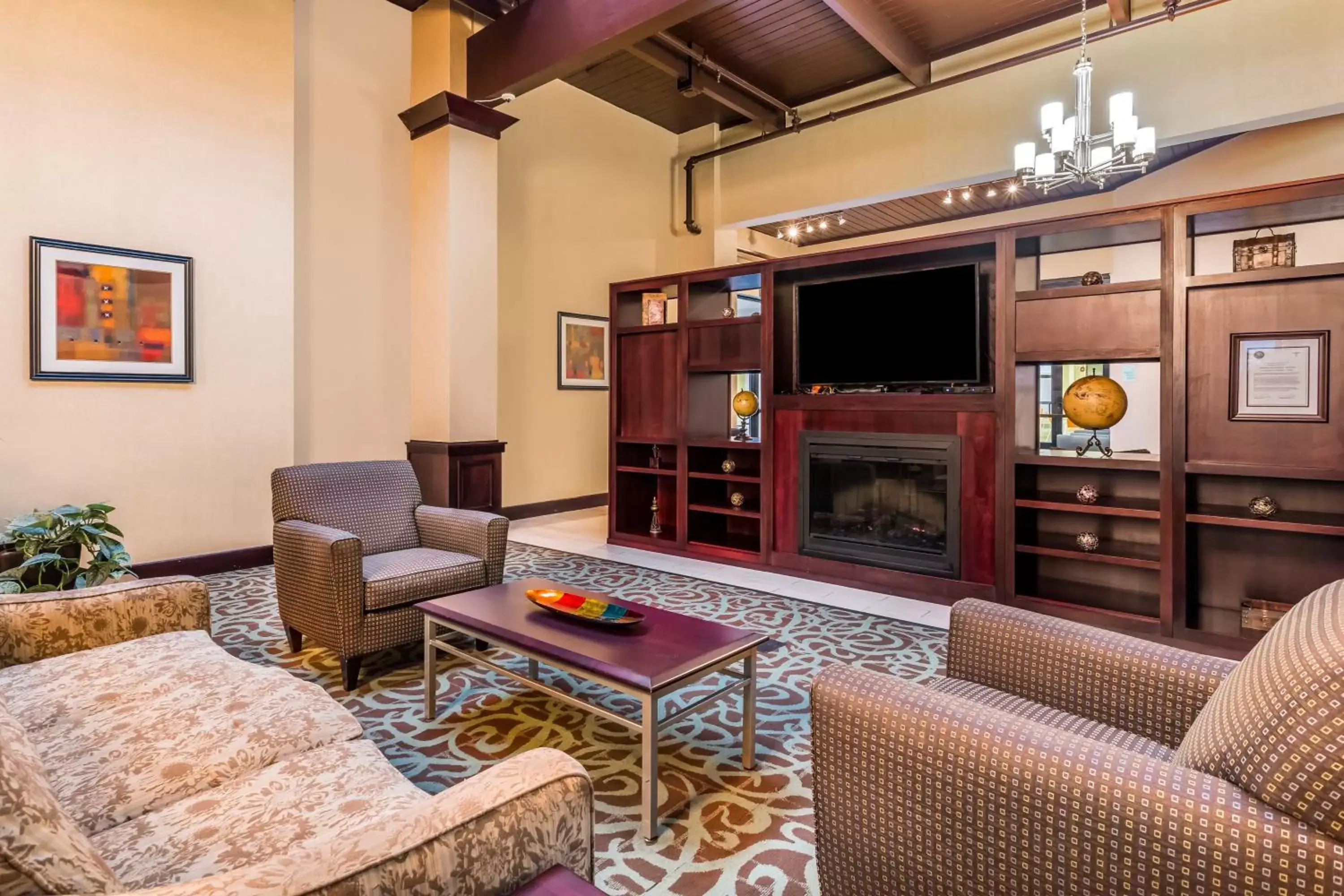 Lobby or reception, Seating Area in Holiday Inn Chicago North - Gurnee, an IHG Hotel