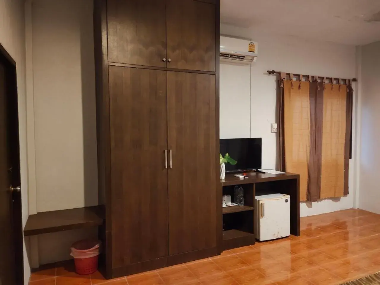 Bedroom, TV/Entertainment Center in Lanta Nice Beach Resort - SHA Extra Plus