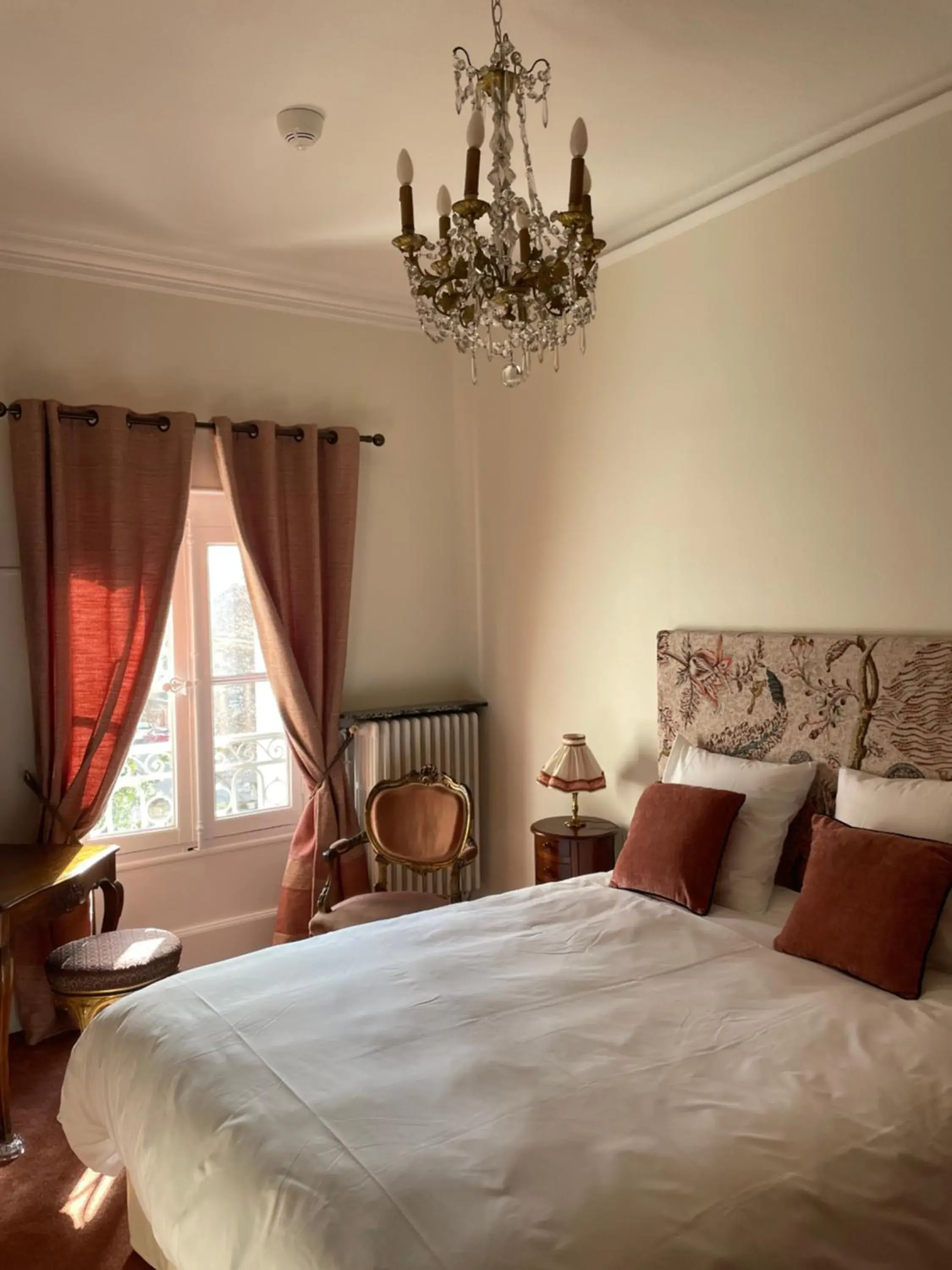 Bed in Hôtel Château des Jacobins