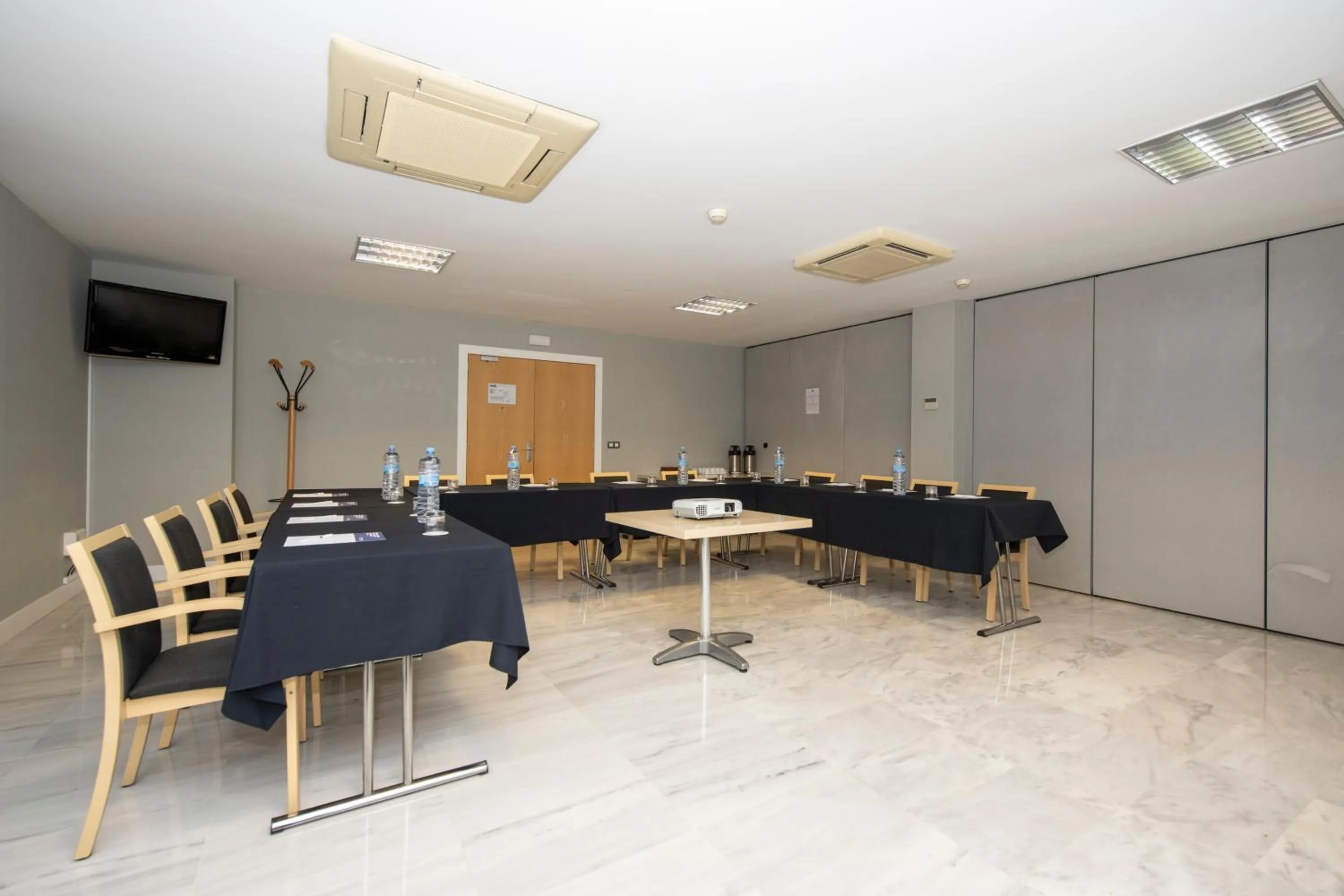 Meeting/conference room in Holiday Inn Express Barcelona - Montmeló by IHG