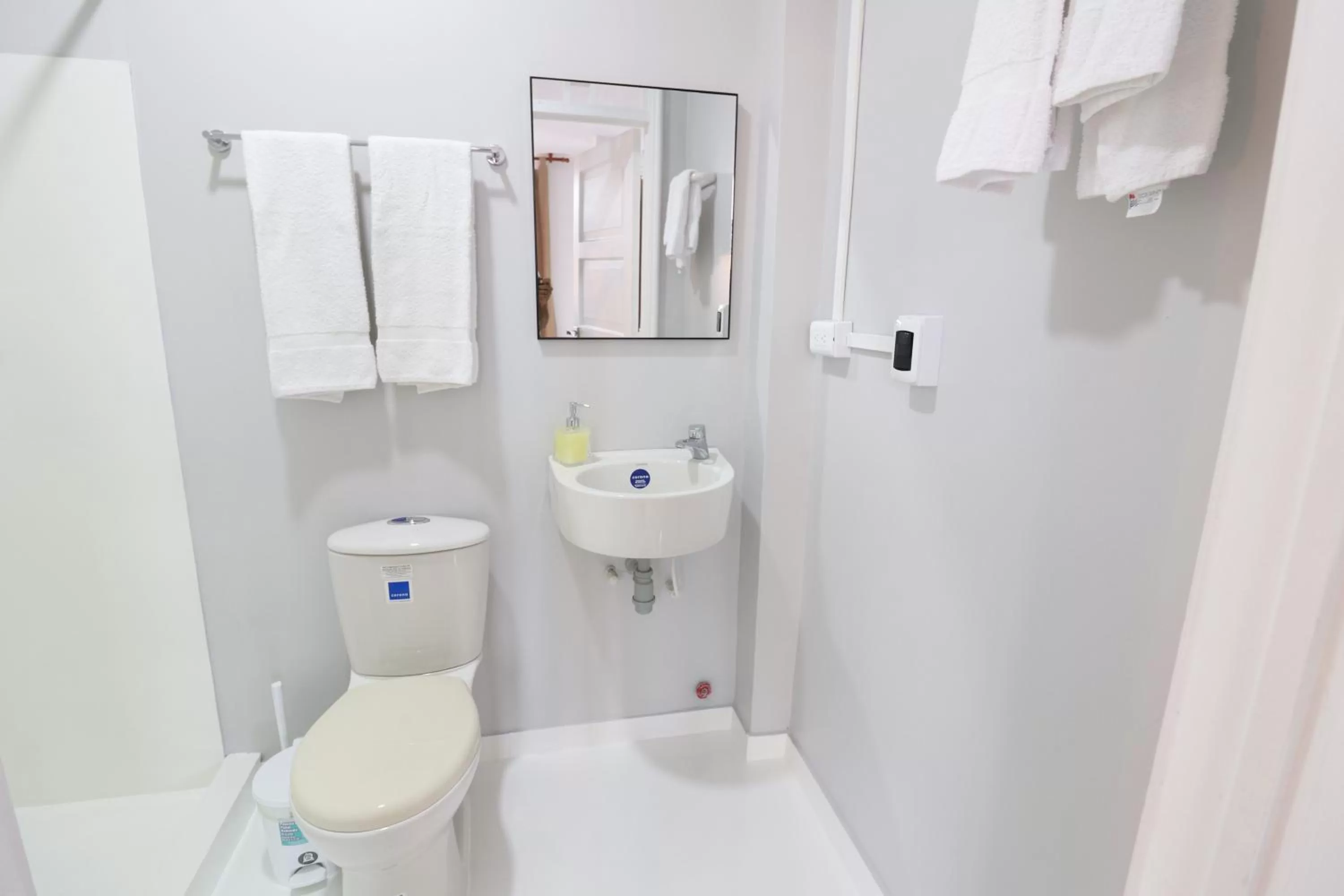 Bathroom in 554 Apartments