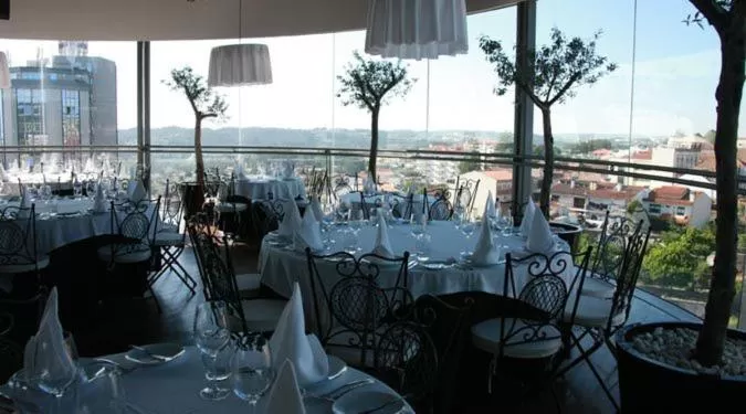 Restaurant/places to eat in Hotel Dighton