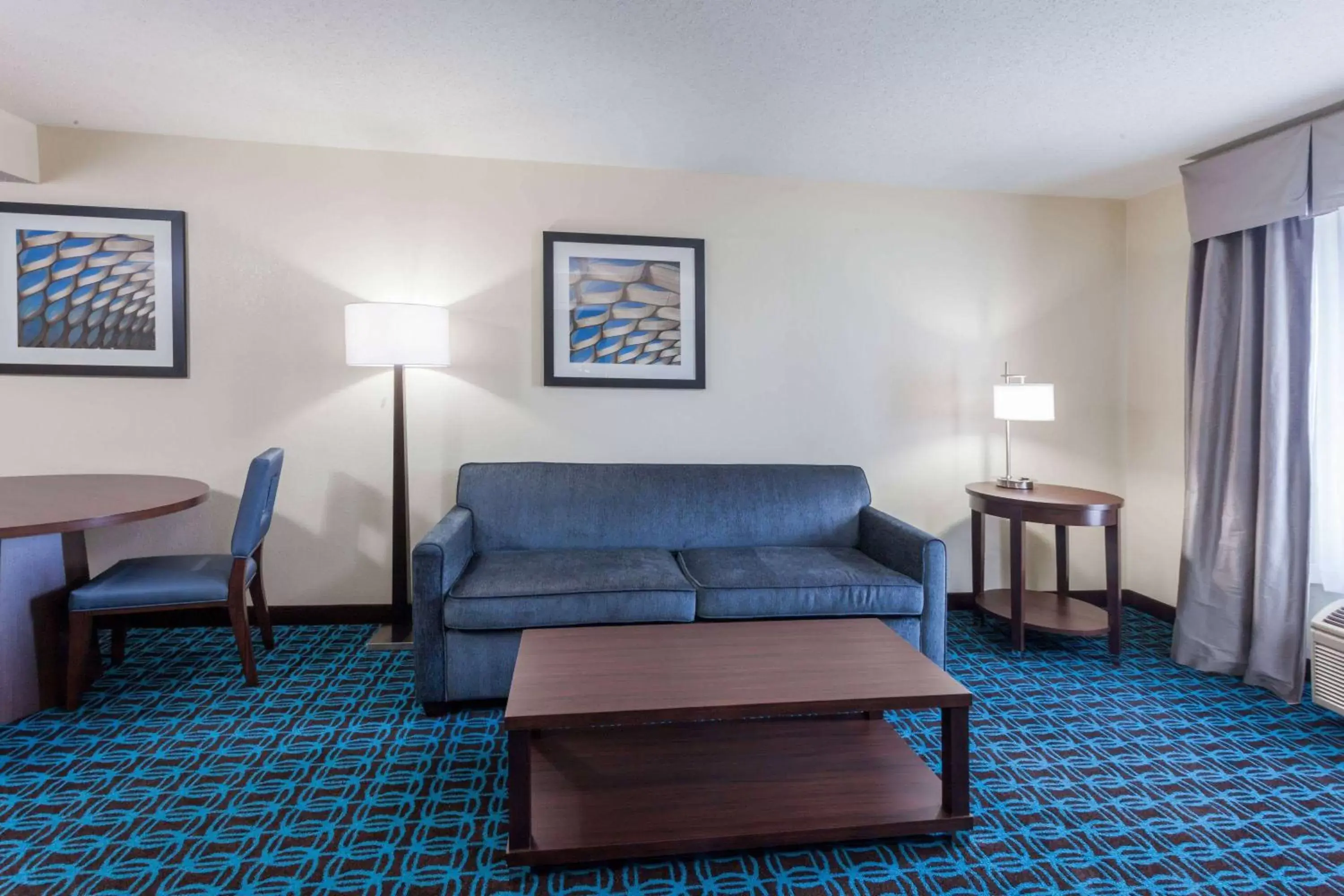Photo of the whole room, Seating Area in Wingate by Wyndham Schaumburg