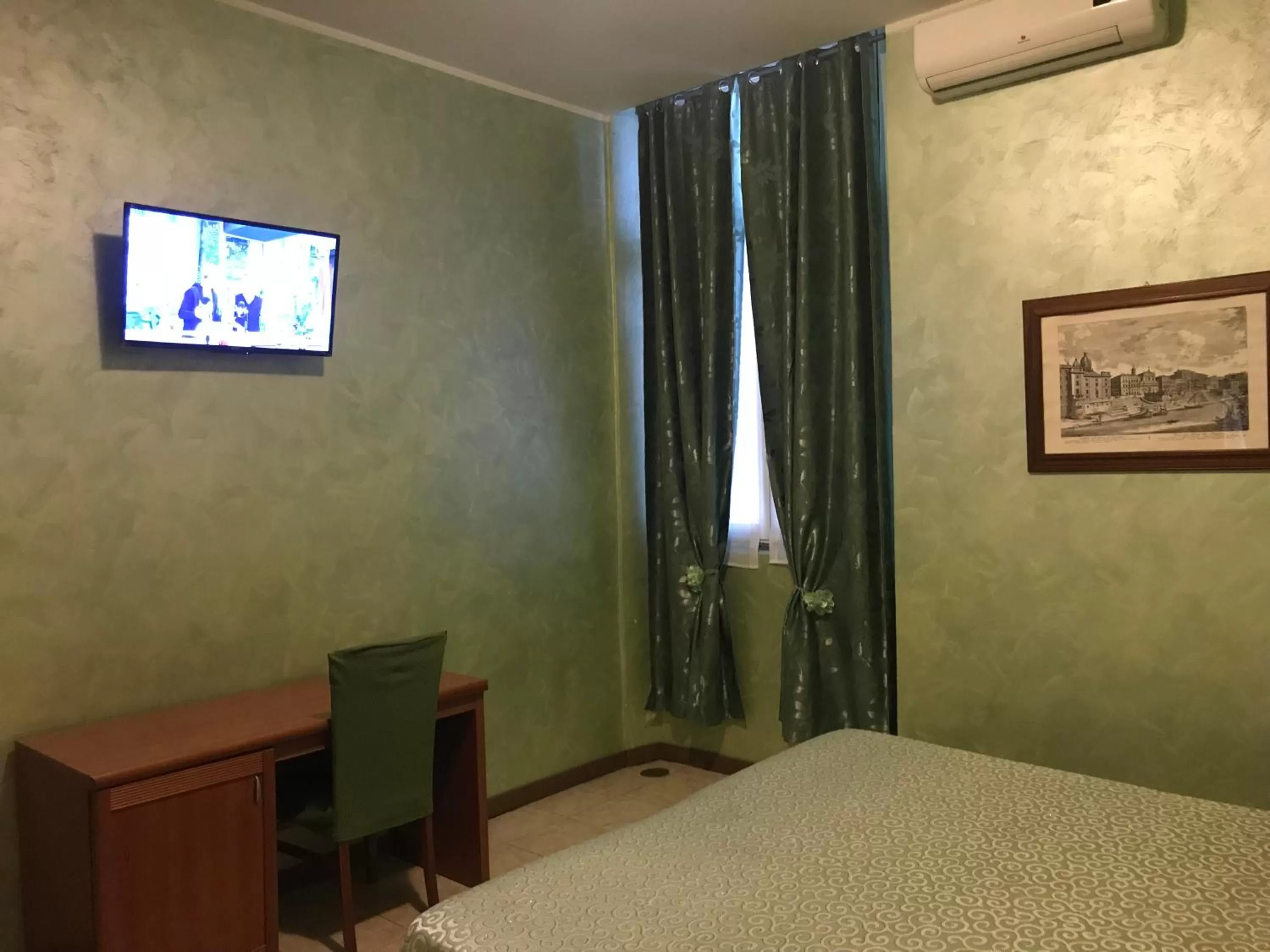 TV/Entertainment Center in Hotel Tokyo