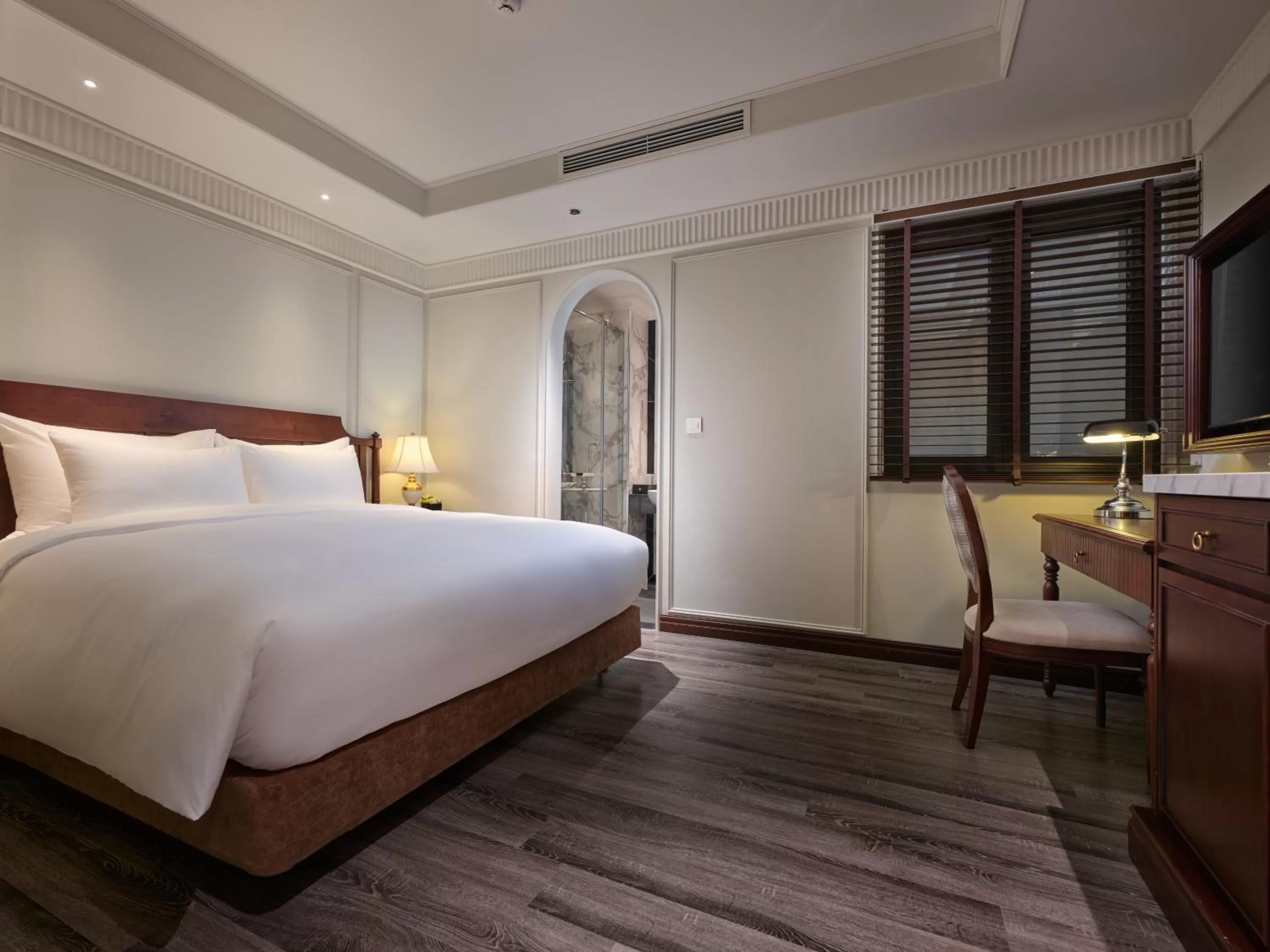 Bedroom, Bed in GRAND HOTEL du LAC Hanoi