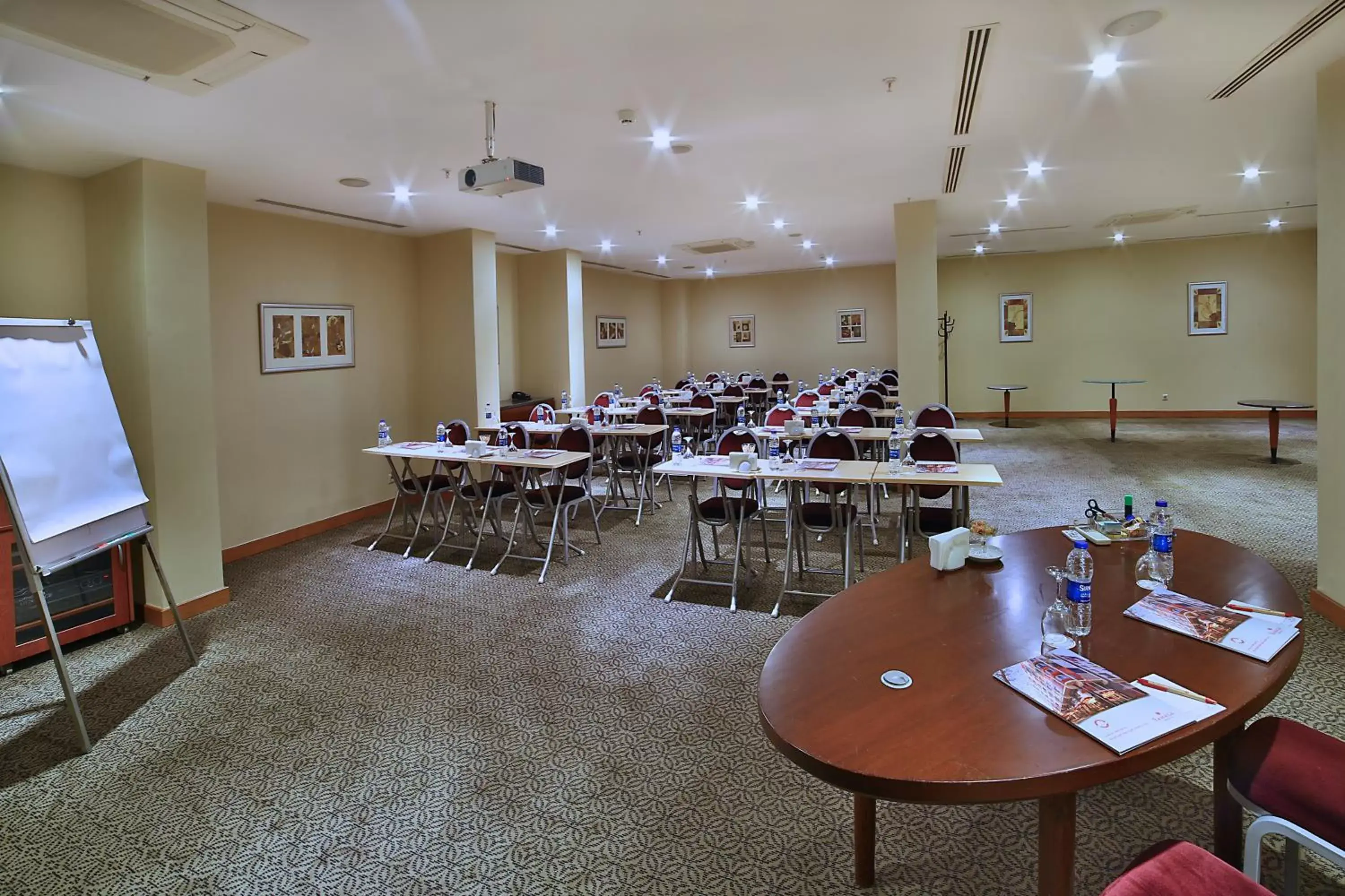 Meeting/conference room, Restaurant/Places to Eat in Ramada by Wyndham Istanbul Old City