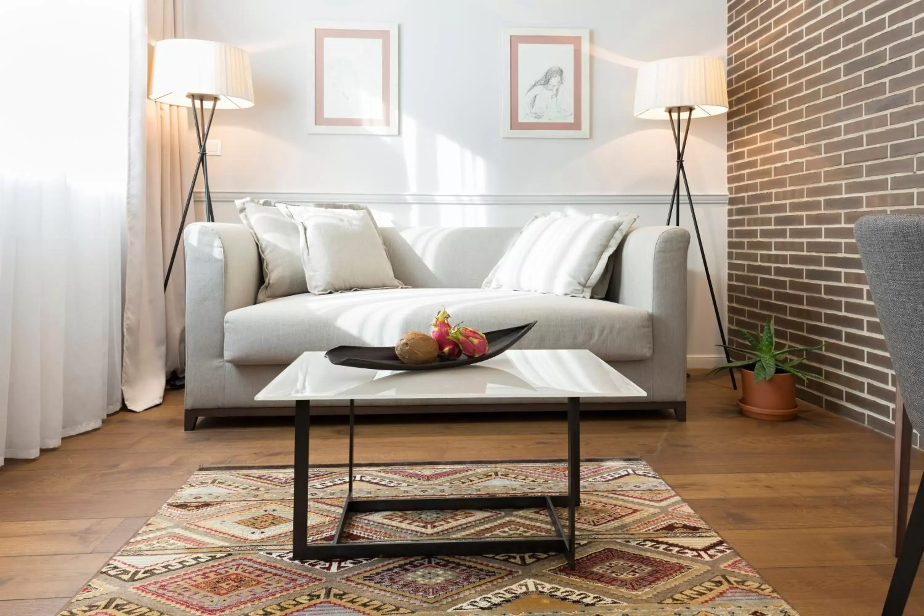 Living room, Seating Area in Envoy Hotel