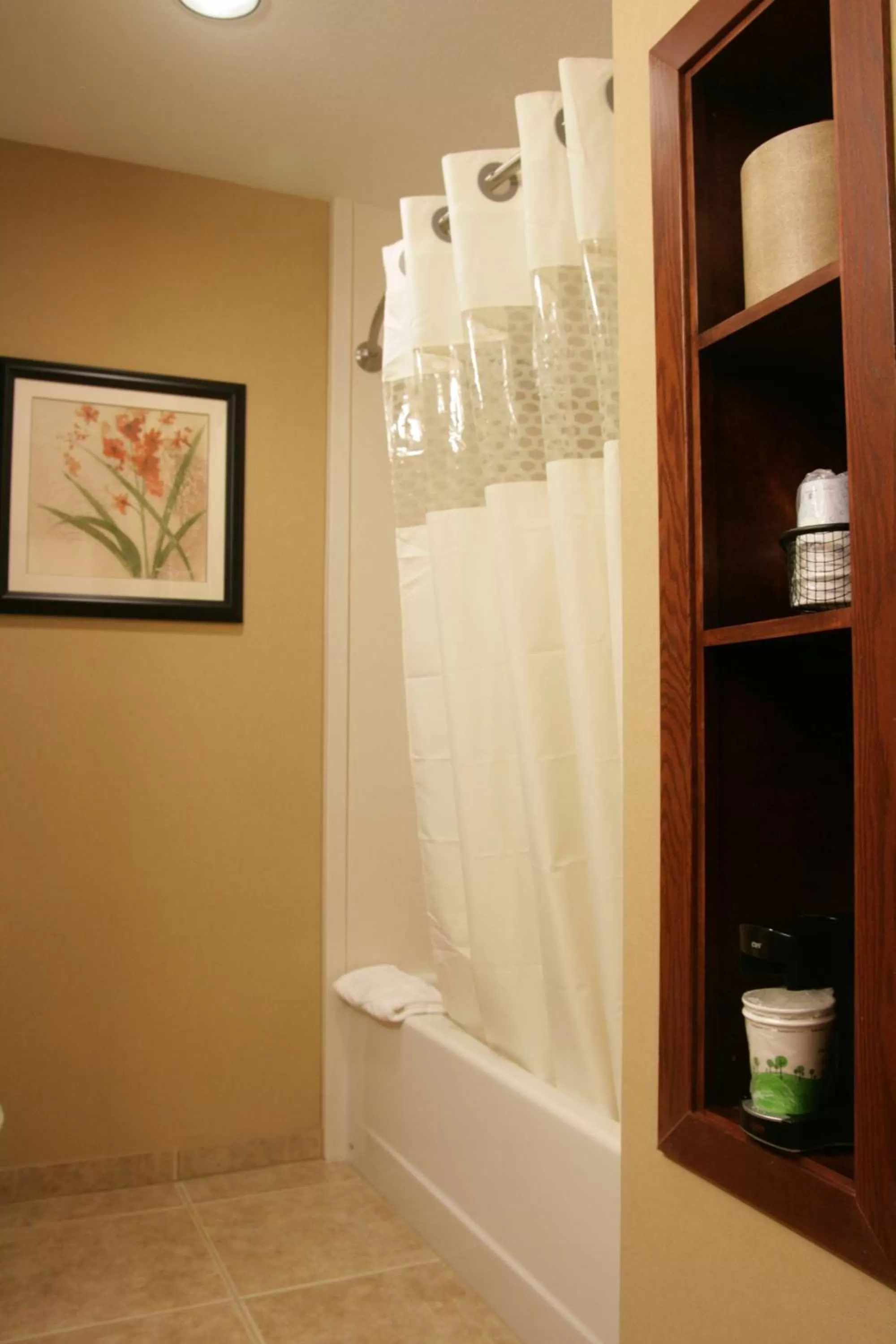 Bed in Hampton Inn & Suites Folsom