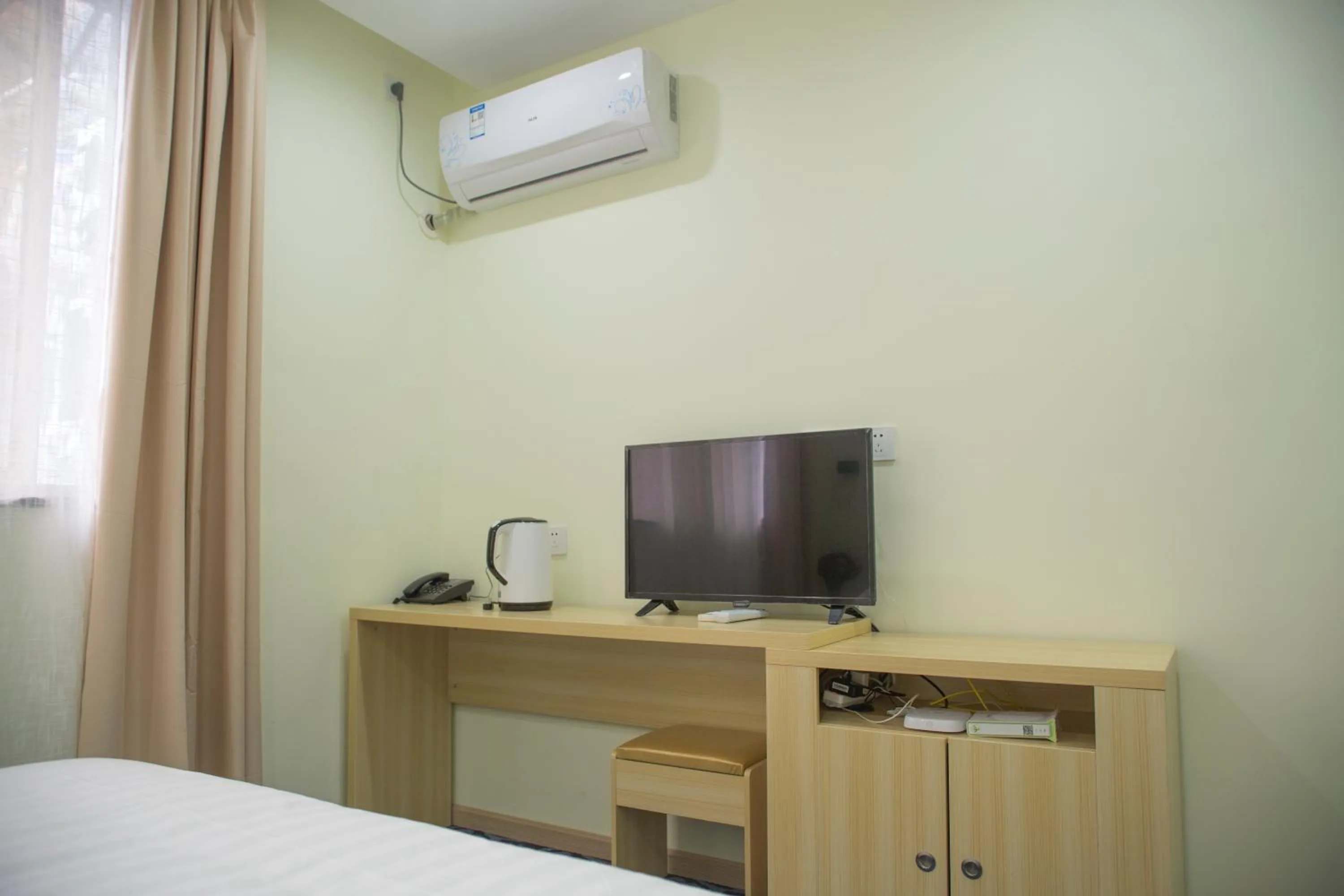 Communal lounge/ TV room in Hangzhou Memory Travel International Hotel-Edge Westlake