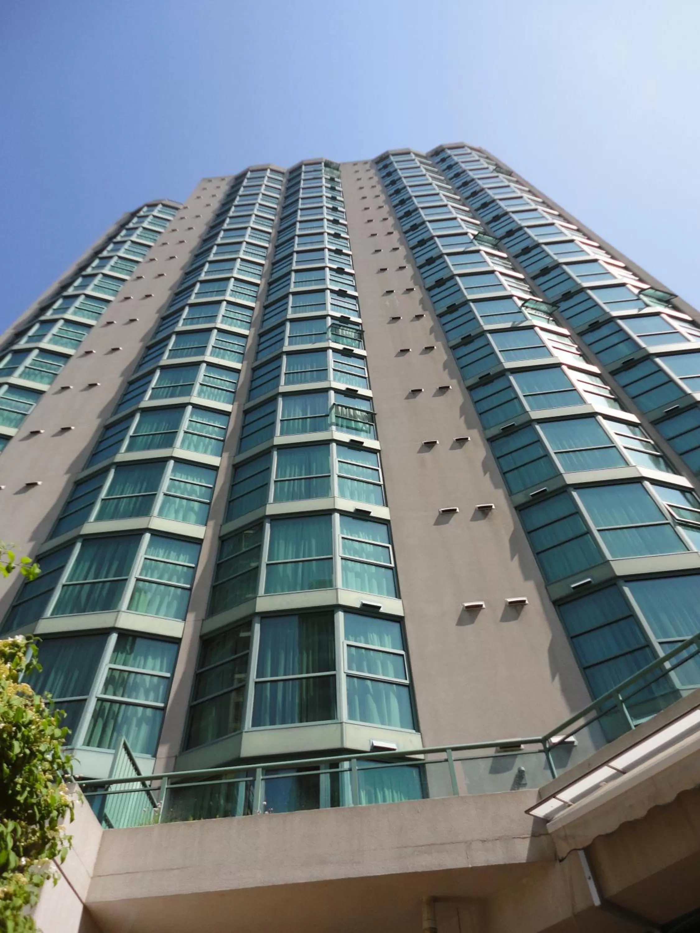Facade/entrance in Rosedale on Robson Suite Hotel